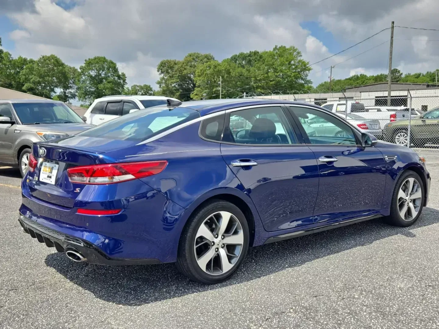 2019 /Black Kia Optima S (5XXGT4L33KG) with an Other engine, located at 5115 14th Ave., Columbus, GA, 31904, (706) 323-0345, 32.511494, -84.971046 - **Discover Your Next Adventure with the 2019 Kia Optima at Gils Auto - Columbus!**<br /> <br /> Are you ready to elevate your daily commute or family road trips? The 2019 Kia Optima is the perfect blend of style, comfort, and functionality, making it an ideal choice for growing families, busy profes - Photo#4