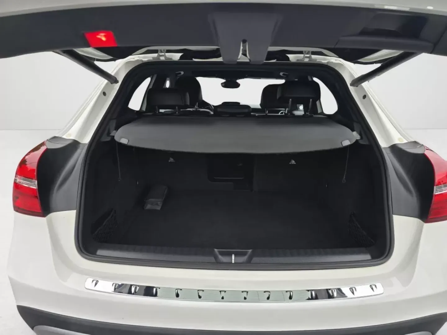 2019 Mercedes-Benz GLA GLA 250 (WDCTG4EB1KU) with an Other engine, located at 804 22nd Ave, Phenix City, AL, 36870, (334) 297-1860, 32.484749, -85.024475 - Are you ready to elevate your daily commute or family adventures? Look no further than this stunning 2019 Mercedes-Benz GLA 250, available now at Gils Auto in Phenix City, AL. Perfectly tailored for those who seek a blend of luxury and practicality, this SUV promises to be your reliable companion fo - Photo#9