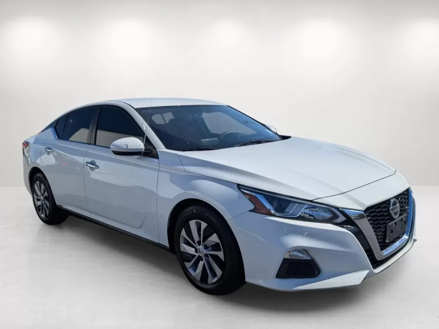 2019 /Charcoal Nissan Altima 2.5 S (1N4BL4BV3KC) with an Other engine, located at 1430 Gateway Drive, Opelika, AL, 36801, (334) 239-0944, 32.637871, -85.409790 - Looking for a reliable vehicle that fits your active lifestyle? Look no further than this stunning 2019 Nissan Altima 2.5 S, available now at Gils Auto in Opelika, AL. Perfect for daily commuters, growing families, or anyone seeking a dependable sedan, this vehicle seamlessly blends comfort, technol - Photo#2