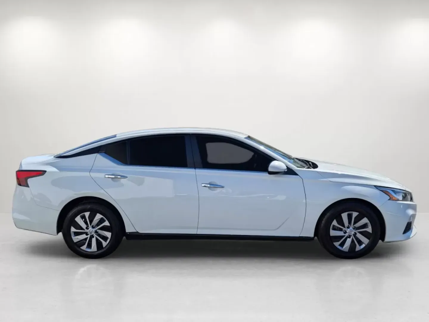 2019 /Charcoal Nissan Altima 2.5 S (1N4BL4BV3KC) with an Other engine, located at 1430 Gateway Drive, Opelika, AL, 36801, (334) 239-0944, 32.637871, -85.409790 - Looking for a reliable vehicle that fits your active lifestyle? Look no further than this stunning 2019 Nissan Altima 2.5 S, available now at Gils Auto in Opelika, AL. Perfect for daily commuters, growing families, or anyone seeking a dependable sedan, this vehicle seamlessly blends comfort, technol - Photo#3
