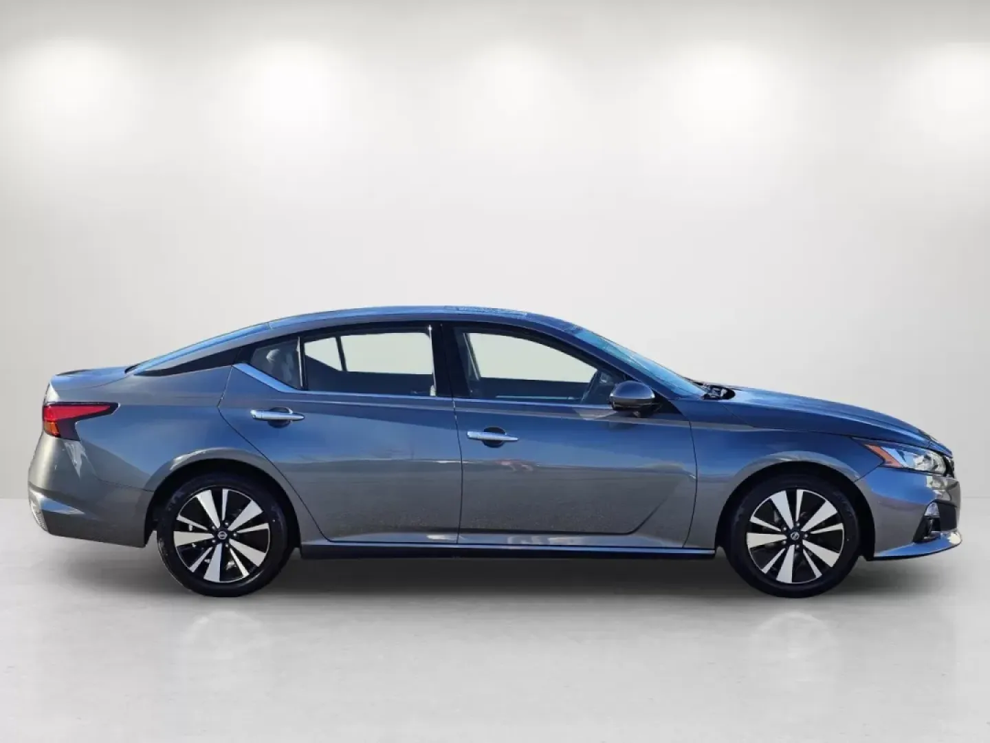 2019 /Charcoal Nissan Altima 2.5 SL (1N4BL4EV9KC) with an Other engine, located at 7000 Northlake Connector, Columbus, GA, 31904, (706) 987-8085, 32.524975, -84.978134 - **Experience the Perfect Blend of Comfort and Technology with the 2019 Nissan Altima 2.5 SL!** <br /> <br /> Are you on the lookout for a reliable sedan that seamlessly fits into your active lifestyle? Whether you're commuting to work in Phenix City, AL, or taking long weekend drives to explore the - Photo#3