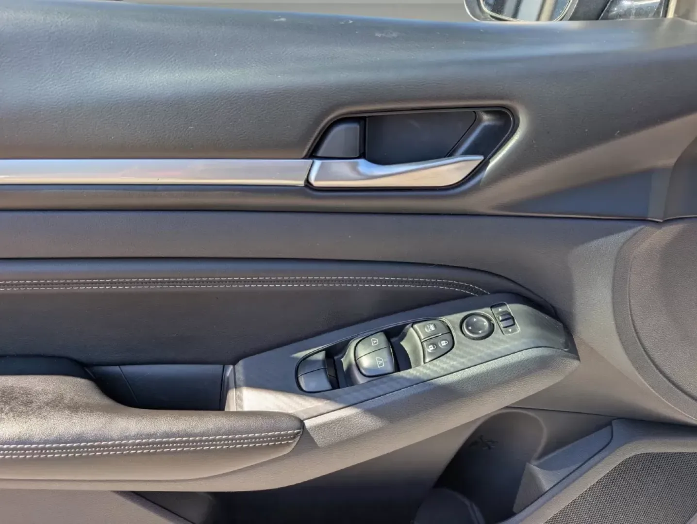 2019 /Charcoal Nissan Altima 2.5 SL (1N4BL4EV3KC) with an Other engine, located at 3959 U.S. 80 W, Phenix City, AL, 36870, (334) 297-4885, 32.469296, -85.135185 - **Discover Freedom with the 2019 Nissan Altima Your Ideal Commuter Companion!**<br /> <br /> Are you tired of the daily grind of long commutes? The 2019 Nissan Altima might just be the perfect solution for you. This spacious, fuel-efficient sedan is designed to make your drives comfortable and enjo - Photo#8