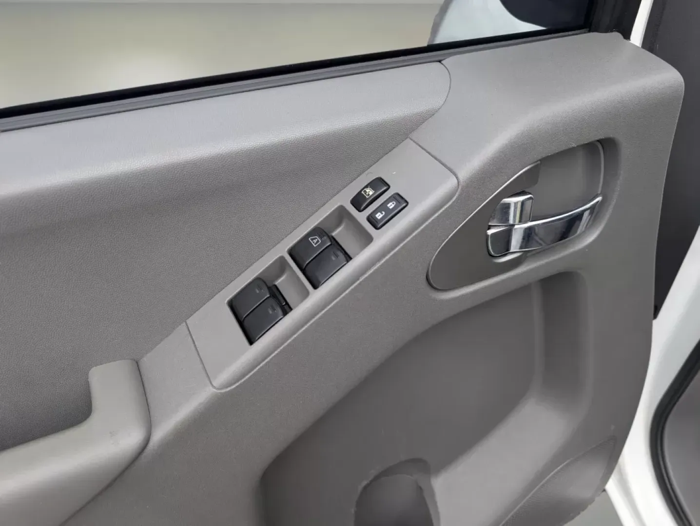 2019 /Steel Nissan Frontier SV (1N6AD0ER7KN) with an Other engine, located at 1430 Gateway Drive, Opelika, AL, 36801, (334) 239-0944, 32.637871, -85.409790 - Are you searching for the perfect vehicle to enhance your active lifestyle? Look no further than the 2019 Nissan Frontier SV, a rugged and reliable crew cab pickup that's ready for anything-from weekend getaways to daily commutes. Available at Gils Auto, a trusted Buy Here Pay Here dealership locate - Photo#7