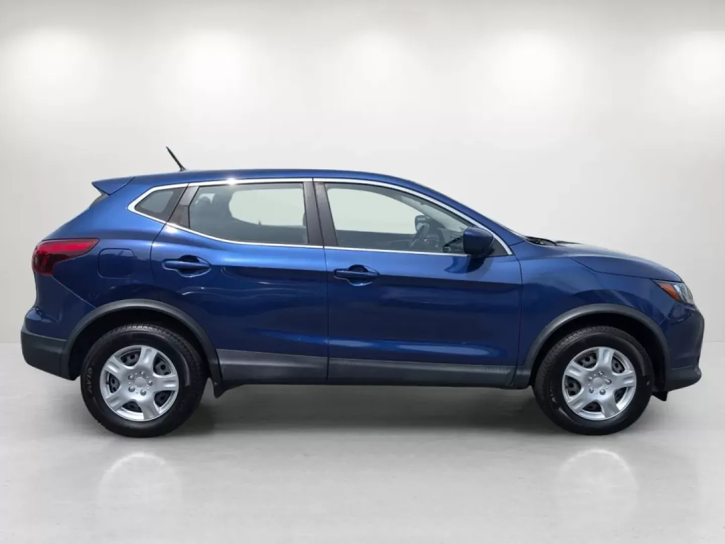 2019 /Charcoal Nissan Rogue S (JN1BJ1CP0KW) with an Other engine, located at 804 22nd Ave, Phenix City, AL, 36870, (334) 297-1860, 32.484749, -85.024475 - **Discover Adventure in the 2019 Nissan Rogue Sport at Gils Auto - Columbus!**<br /> <br /> Are you ready to elevate your daily routine and embark on weekend adventures? The 2019 Nissan Rogue Sport is the perfect companion for those who crave both style and versatility. This sporty SUV seamlessly fi - Photo#3