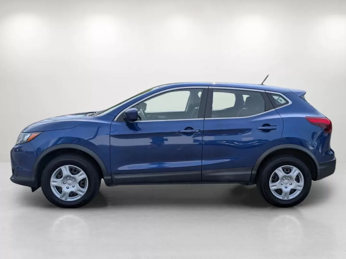 2019 /Charcoal Nissan Rogue S (JN1BJ1CP0KW) with an Other engine, located at 804 22nd Ave, Phenix City, AL, 36870, (334) 297-1860, 32.484749, -85.024475 - **Discover Adventure in the 2019 Nissan Rogue Sport at Gils Auto - Columbus!**<br /> <br /> Are you ready to elevate your daily routine and embark on weekend adventures? The 2019 Nissan Rogue Sport is the perfect companion for those who crave both style and versatility. This sporty SUV seamlessly fi - Photo#7