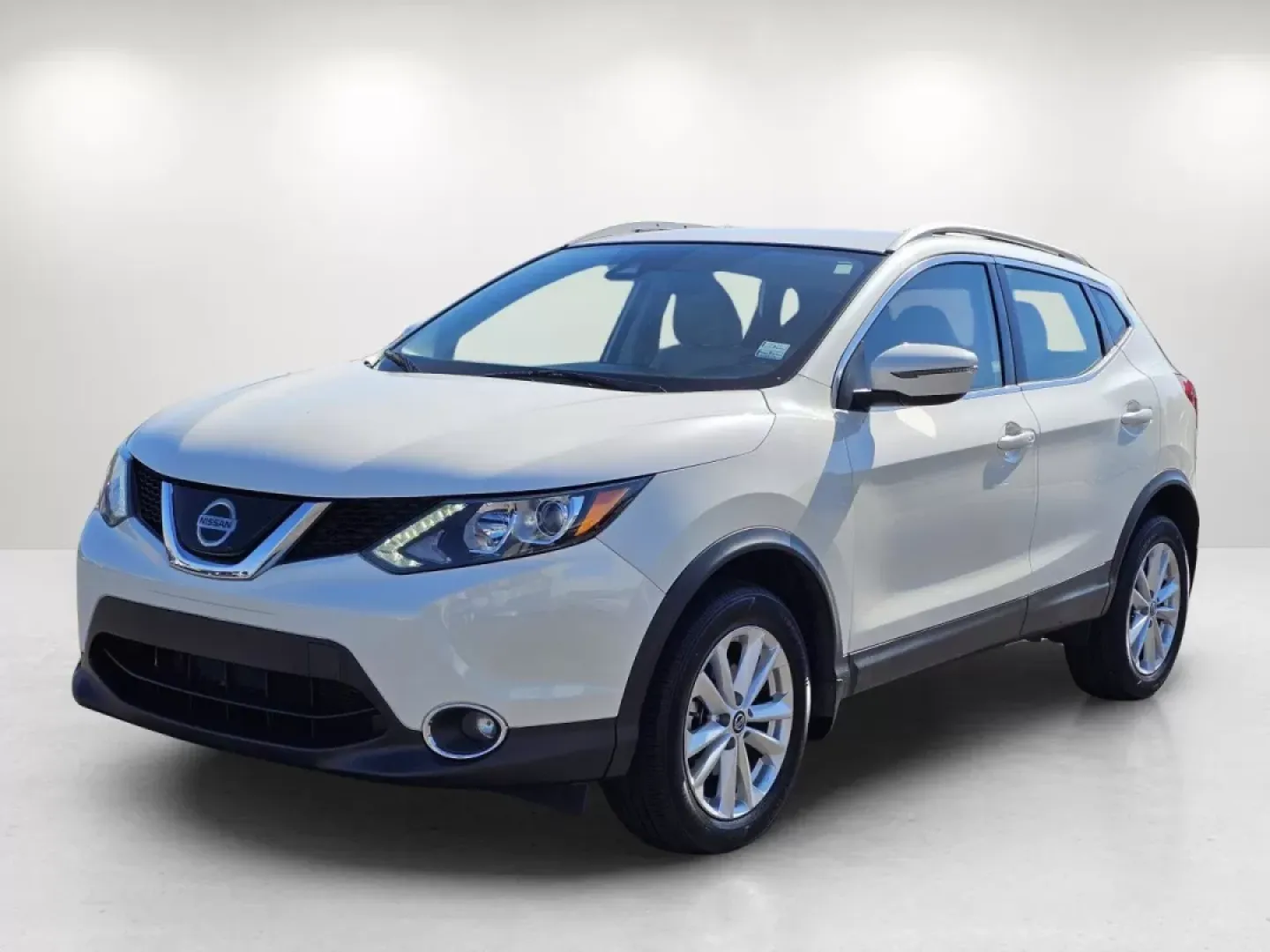 2019 /Light Gray Nissan Rogue SV (JN1BJ1CP6KW) with an Other engine, located at 521 Old Farm Lane Rd, Prattville, AL, 36066, (334) 325-1505, 32.482460, -86.416367 - Explore new horizons and elevate your daily adventures with the 2019 Nissan Rogue SV, a perfect blend of comfort, safety, and style, available now at Gils Auto in Prattville, Alabama. Whether you're commuting to work, running errands around the bustling downtown Prattville, or taking the family on a - Photo#1