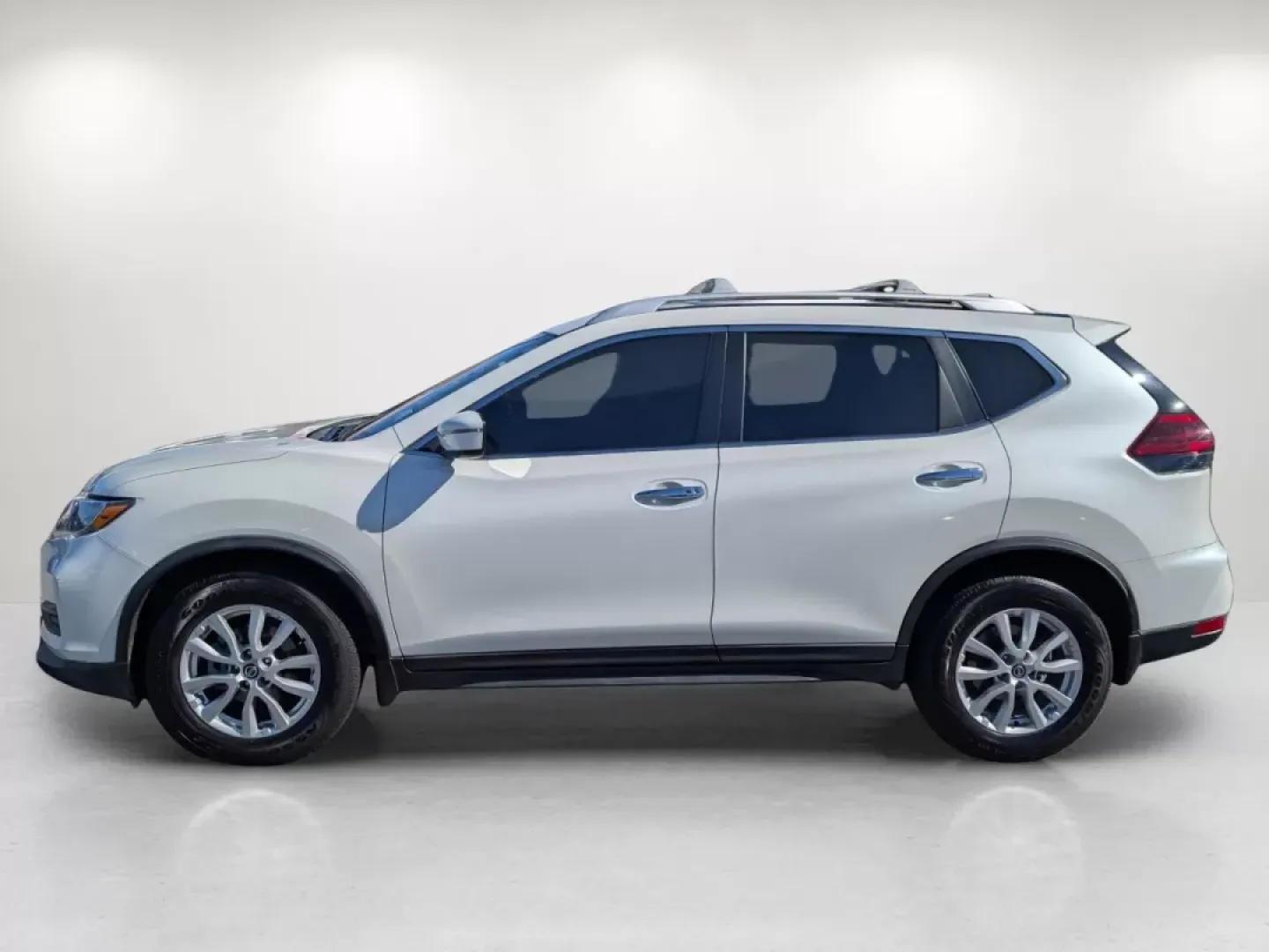 2019 /Almond Nissan Rogue SV (KNMAT2MT6KP) with an Other engine, located at 3959 U.S. 80 W, Phenix City, AL, 36870, (334) 297-4885, 32.469296, -85.135185 - Elevate your driving experience with the 2019 Nissan Rogue SV, a versatile SUV designed for those who crave adventure and practicality. Whether you're navigating the daily hustle in Phenix City, AL, or embarking on weekend getaways to explore nearby attractions like the Lakewood Park or the stunning - Photo#8