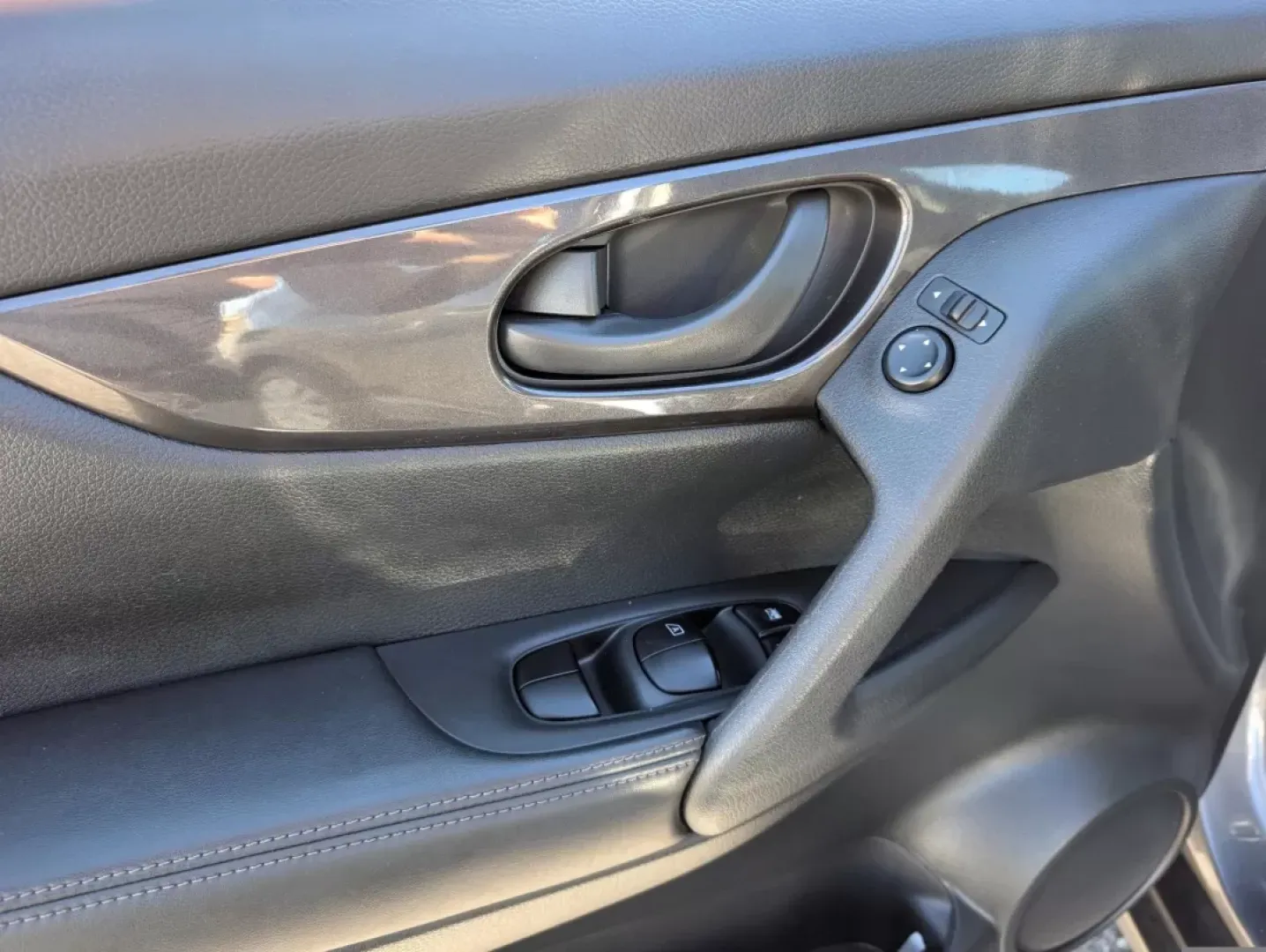 2019 /Charcoal Nissan Rogue S (5N1AT2MT6KC) with an Other engine, located at 7000 Northlake Connector, Columbus, GA, 31904, (706) 987-8085, 32.524975, -84.978134 - **Discover Your Next Adventure with the 2019 Nissan Rogue at Gils Auto in Phenix City, AL!**<br /> <br /> Are you ready to elevate your lifestyle with a versatile and reliable SUV? The 2019 Nissan Rogue is your perfect partner for everything from daily commutes to weekend getaways. With its spacious - Photo#8