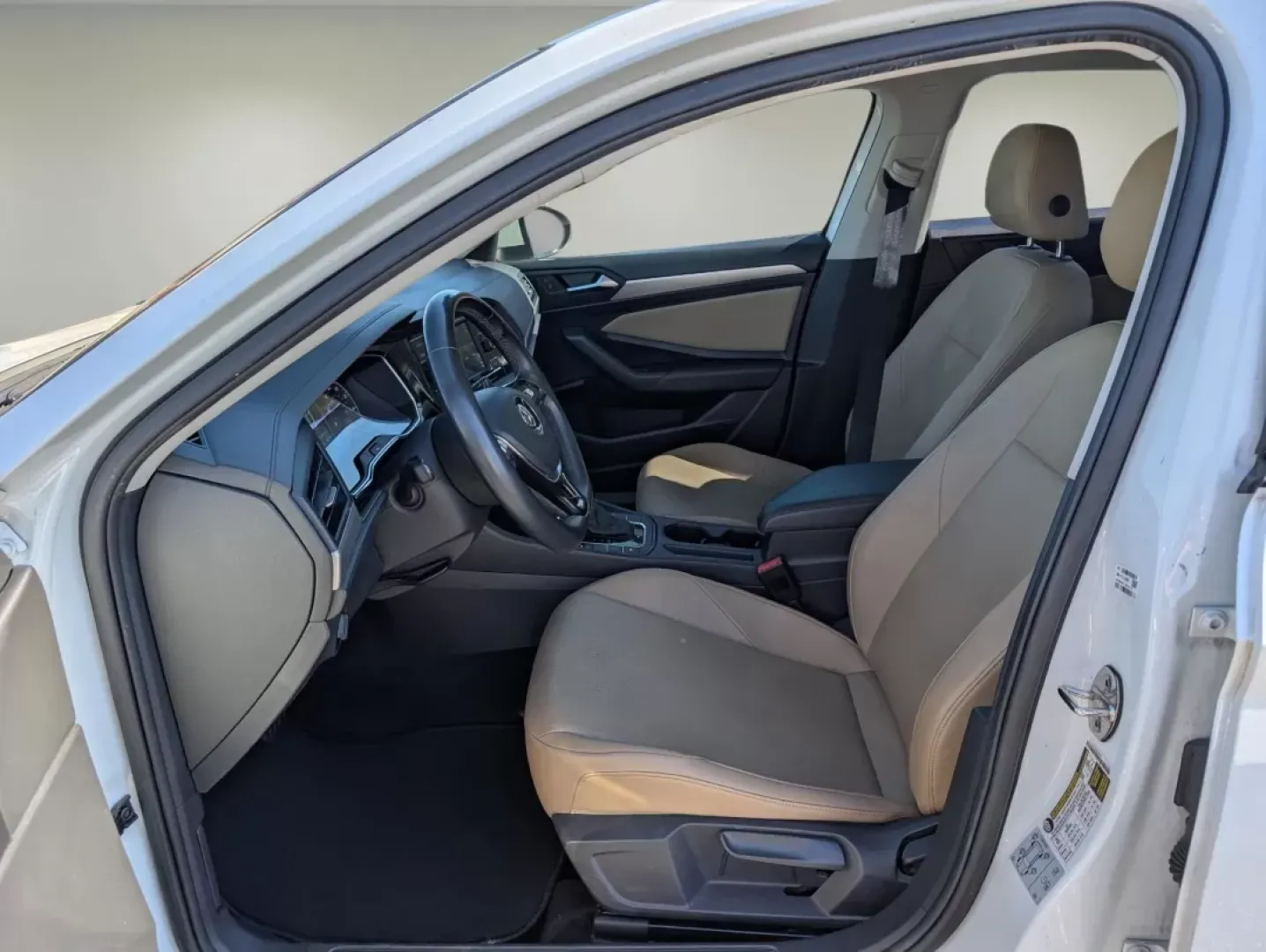 2019 Volkswagen Jetta R-Line (3VWC57BU5KM) with an Other engine, located at 3959 U.S. 80 W, Phenix City, AL, 36870, (334) 297-4885, 32.469296, -85.135185 - **Discover Adventure with the 2019 Volkswagen Jetta at Gils Auto in Phenix City, AL!**<br /> <br /> Are you ready to elevate your driving experience? Whether you're commuting to work, running errands, or embarking on weekend adventures, the 2019 Volkswagen Jetta is the perfect sedan to fit your life - Photo#9