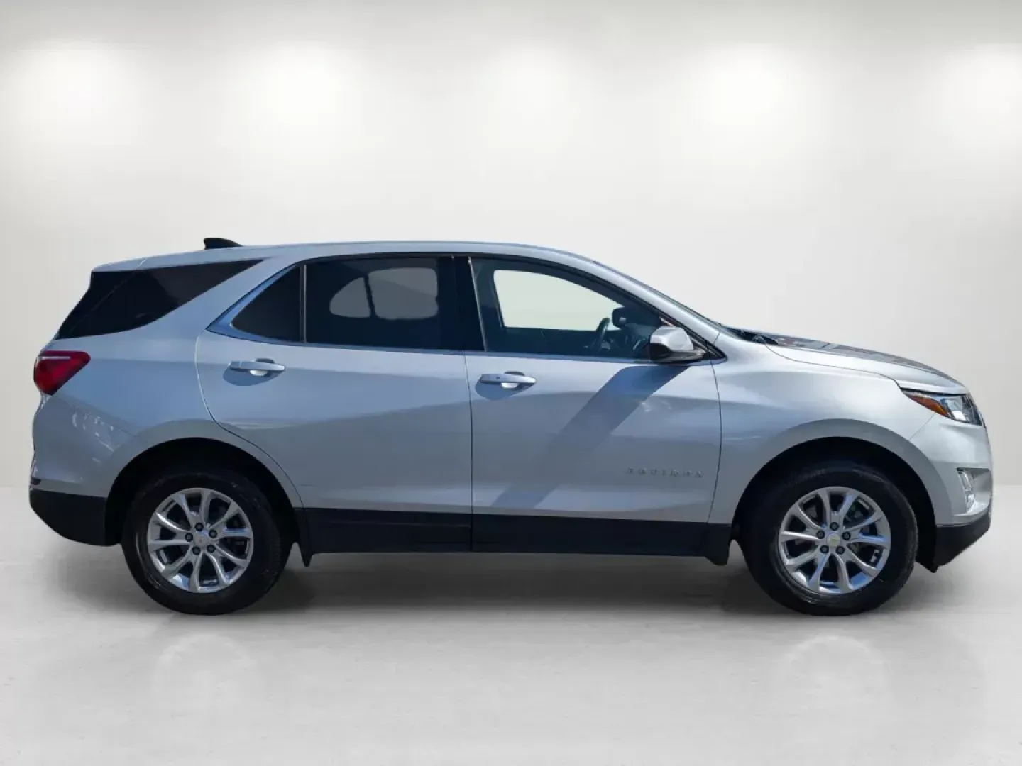 2020 Chevrolet Equinox LT (2GNAXTEV4L6) with an Turbocharged Gas I4 1.5L/92 engine, 6-Speed Automatic transmission, located at 3959 U.S. 80 W, Phenix City, AL, 36870, (334) 297-4885, 32.469296, -85.135185 - **Embark on Your Next Adventure with the 2020 Chevrolet Equinox LT at Gils Auto!**<br /> <br /> Are you seeking a reliable, stylish, and versatile SUV that can handle everything from daily commutes to weekend adventures? Look no further than the 2020 Chevrolet Equinox LT, now available at Gils Auto - Photo#4
