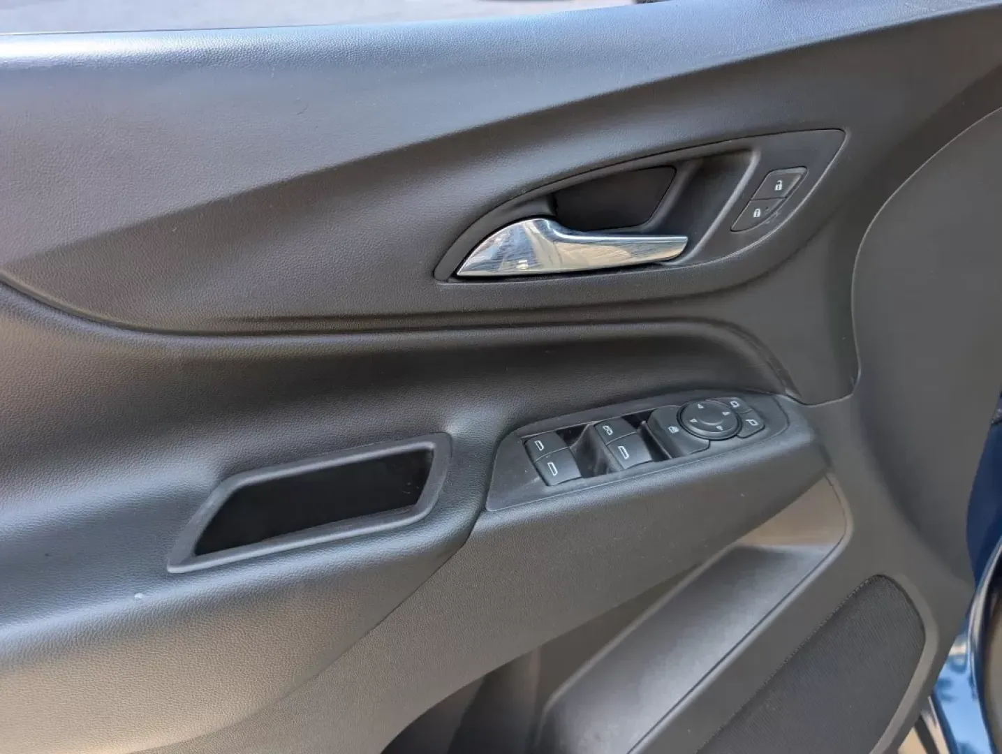 2020 /Jet Black Chevrolet Equinox LT (2GNAXTEVXL6) with an Other engine, located at 3959 U.S. 80 W, Phenix City, AL, 36870, (334) 297-4885, 32.469296, -85.135185 - **Elevate Your Adventures with the 2020 Chevrolet Equinox LT at Gils Auto in Phenix City, AL!**<br /> <br /> Are you ready to embrace a lifestyle filled with adventure, family outings, and everyday convenience? The 2020 Chevrolet Equinox LT, available at Gils Auto located at 3959 U.S. 80 W, Phenix C - Photo#8