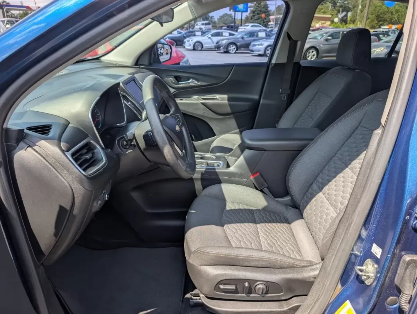 2020 /Jet Black Chevrolet Equinox LT (2GNAXTEVXL6) with an Other engine, located at 3959 U.S. 80 W, Phenix City, AL, 36870, (334) 297-4885, 32.469296, -85.135185 - **Elevate Your Adventures with the 2020 Chevrolet Equinox LT at Gils Auto in Phenix City, AL!**<br /> <br /> Are you ready to embrace a lifestyle filled with adventure, family outings, and everyday convenience? The 2020 Chevrolet Equinox LT, available at Gils Auto located at 3959 U.S. 80 W, Phenix C - Photo#9