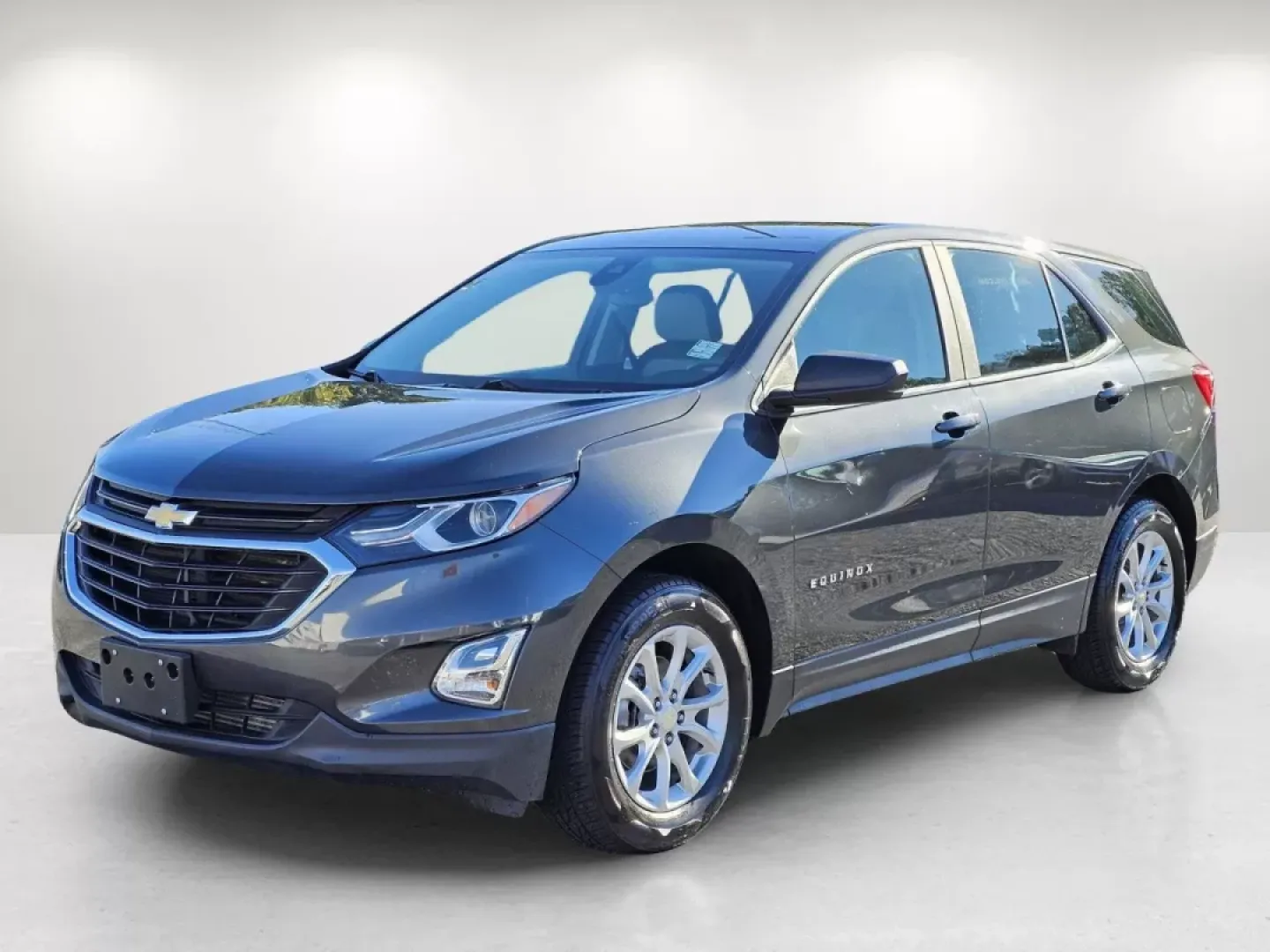 2020 /Medium Ash Gray Chevrolet Equinox LS (2GNAXHEV0L6) with an Other engine, located at 1430 Gateway Drive, Opelika, AL, 36801, (334) 239-0944, 32.637871, -85.409790 - **Discover Your Adventurous Side with the 2020 Chevrolet Equinox LS at Gils Auto!** <br /> <br /> If you're searching for a reliable vehicle that can enhance your lifestyle-whether you're a busy professional commuting through Phenix City or a growing family embarking on weekend adventures-the 2020 C - Photo#1