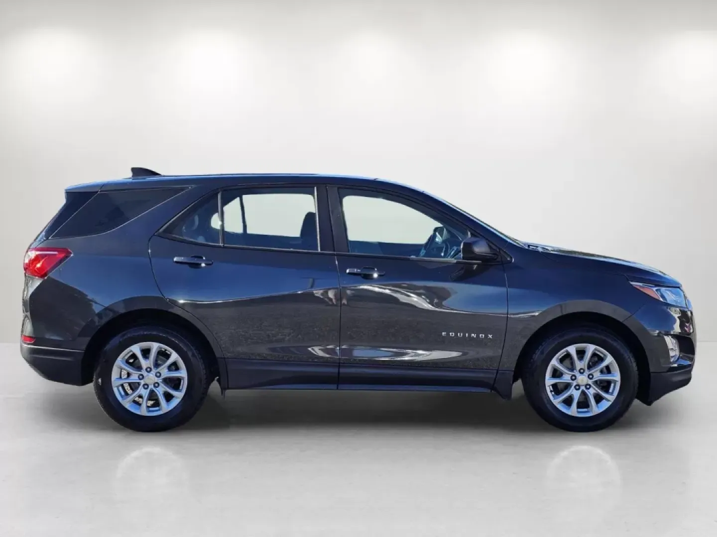 2020 /Medium Ash Gray Chevrolet Equinox LS (2GNAXHEV0L6) with an Other engine, located at 1430 Gateway Drive, Opelika, AL, 36801, (334) 239-0944, 32.637871, -85.409790 - **Discover Your Adventurous Side with the 2020 Chevrolet Equinox LS at Gils Auto!** <br /> <br /> If you're searching for a reliable vehicle that can enhance your lifestyle-whether you're a busy professional commuting through Phenix City or a growing family embarking on weekend adventures-the 2020 C - Photo#4