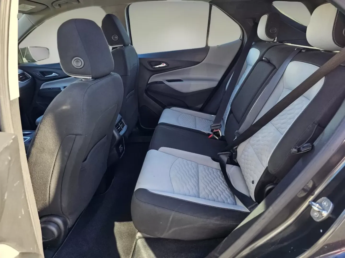 2020 /Medium Ash Gray Chevrolet Equinox LS (2GNAXHEV0L6) with an Other engine, located at 1430 Gateway Drive, Opelika, AL, 36801, (334) 239-0944, 32.637871, -85.409790 - **Discover Your Adventurous Side with the 2020 Chevrolet Equinox LS at Gils Auto!** <br /> <br /> If you're searching for a reliable vehicle that can enhance your lifestyle-whether you're a busy professional commuting through Phenix City or a growing family embarking on weekend adventures-the 2020 C - Photo#15