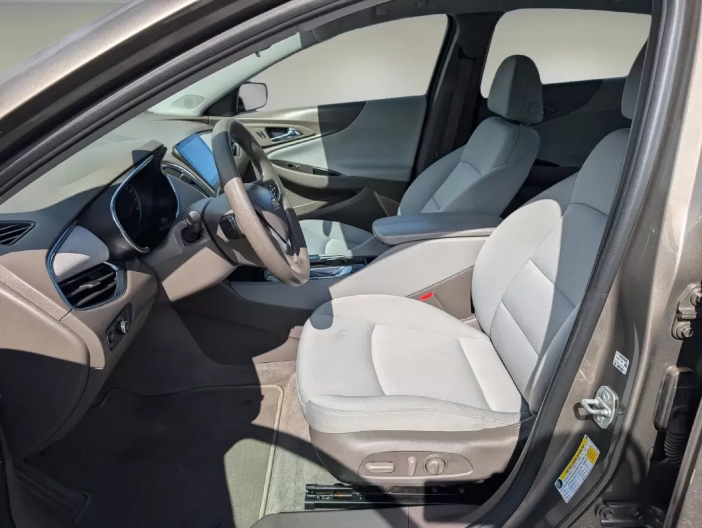 2020 /Dark Atmosphere/ Medium Ash Gray Chevrolet Malibu LT (1G1ZD5ST5LF) with an Other engine, located at 1430 Gateway Drive, Opelika, AL, 36801, (334) 239-0944, 32.637871, -85.409790 - ### Drive in Style and Comfort with This 2020 Chevrolet Malibu LT Perfect for Your Daily Commute!<br /> <br /> Are you on the lookout for a reliable sedan that's great for long commutes and weekend adventures? Look no further! Gils Auto in Phenix City, AL, is thrilled to present this stunning 2020 - Photo#9