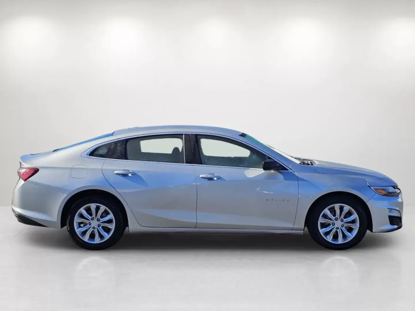 2020 /Jet Black Chevrolet Malibu LT (1G1ZD5ST2LF) with an Other engine, located at 3959 U.S. 80 W, Phenix City, AL, 36870, (334) 297-4885, 32.469296, -85.135185 - **Elevate Your Daily Commute with the 2020 Chevrolet Malibu LT Perfect for Every Adventure!**<br /> <br /> Are you tired of your daily commute? Looking for a reliable sedan that not only gets you from point A to B but also enhances your lifestyle? At Gils Auto in Phenix City, AL, we present the 202 - Photo#4