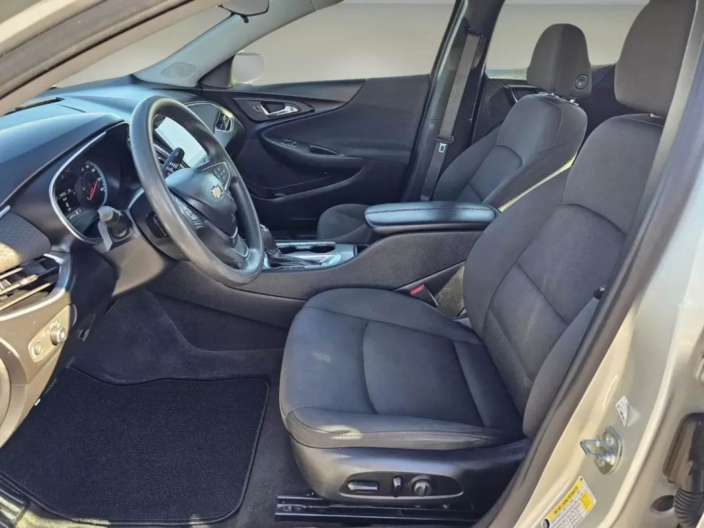 2020 /Jet Black Chevrolet Malibu LT (1G1ZD5ST2LF) with an Other engine, located at 3959 U.S. 80 W, Phenix City, AL, 36870, (334) 297-4885, 32.469296, -85.135185 - **Elevate Your Daily Commute with the 2020 Chevrolet Malibu LT Perfect for Every Adventure!**<br /> <br /> Are you tired of your daily commute? Looking for a reliable sedan that not only gets you from point A to B but also enhances your lifestyle? At Gils Auto in Phenix City, AL, we present the 202 - Photo#10