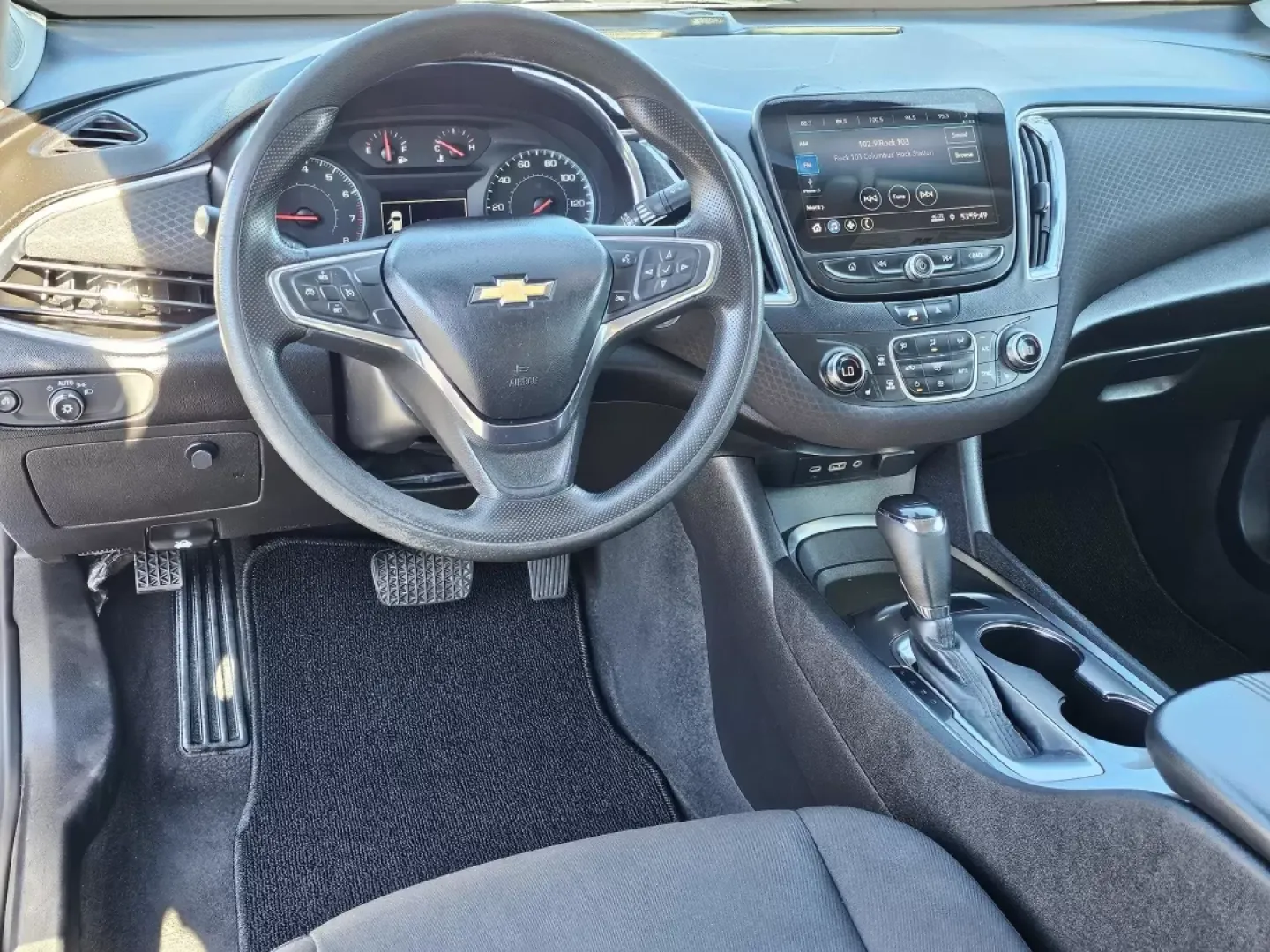 2020 /Jet Black Chevrolet Malibu LT (1G1ZD5ST2LF) with an Other engine, located at 3959 U.S. 80 W, Phenix City, AL, 36870, (334) 297-4885, 32.469296, -85.135185 - **Elevate Your Daily Commute with the 2020 Chevrolet Malibu LT Perfect for Every Adventure!**<br /> <br /> Are you tired of your daily commute? Looking for a reliable sedan that not only gets you from point A to B but also enhances your lifestyle? At Gils Auto in Phenix City, AL, we present the 202 - Photo#16