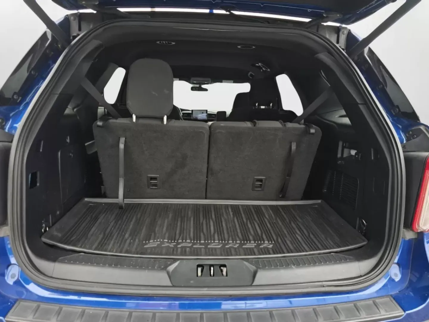 2020 Ford Explorer XLT (1FMSK8DH0LG) with an Other engine, located at 1430 Gateway Drive, Opelika, AL, 36801, (334) 239-0944, 32.637871, -85.409790 - Experience the perfect blend of adventure and practicality with this stunning 2020 Ford Explorer XLT, available now at Gils Auto in Phenix City, AL. If you're looking for a vehicle that's great for growing families, perfect for weekend adventures, and ideal for long commutes, this SUV checks all the - Photo#8