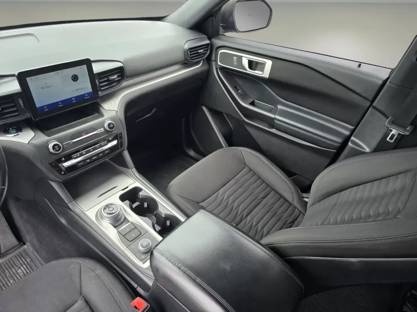 2020 Ford Explorer XLT (1FMSK8DH0LG) with an Other engine, located at 1430 Gateway Drive, Opelika, AL, 36801, (334) 239-0944, 32.637871, -85.409790 - Experience the perfect blend of adventure and practicality with this stunning 2020 Ford Explorer XLT, available now at Gils Auto in Phenix City, AL. If you're looking for a vehicle that's great for growing families, perfect for weekend adventures, and ideal for long commutes, this SUV checks all the - Photo#15