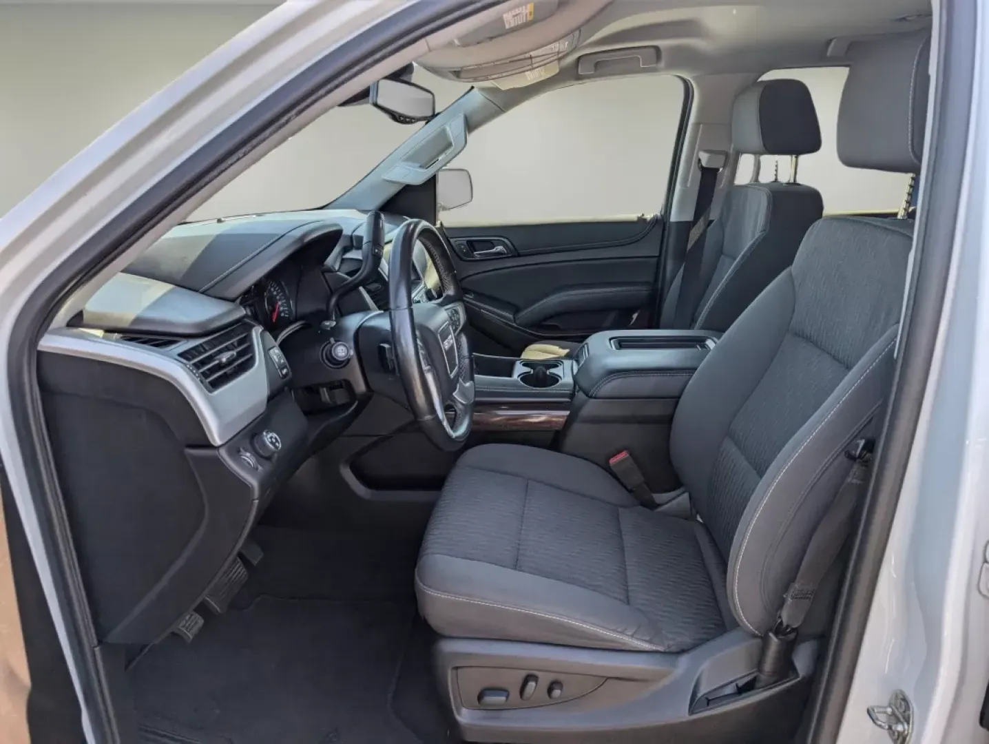 2020 /Jet Black GMC Yukon SLE (1GKS1AKC4LR) with an Other engine, located at 7000 Northlake Connector, Columbus, GA, 31904, (706) 987-8085, 32.524975, -84.978134 - ### Discover Your Next Adventure with the 2020 GMC Yukon SLE at Gils Auto - Prattville!<br /> <br /> Are you ready to elevate your family road trips or weekend getaways? The 2020 GMC Yukon SLE is the perfect companion for those seeking comfort, style, and versatility. With its spacious interior and - Photo#9