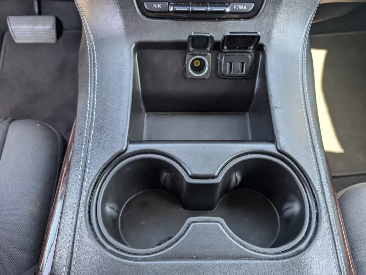 2020 /Jet Black GMC Yukon SLE (1GKS1AKC4LR) with an Other engine, located at 7000 Northlake Connector, Columbus, GA, 31904, (706) 987-8085, 32.524975, -84.978134 - ### Discover Your Next Adventure with the 2020 GMC Yukon SLE at Gils Auto - Prattville!<br /> <br /> Are you ready to elevate your family road trips or weekend getaways? The 2020 GMC Yukon SLE is the perfect companion for those seeking comfort, style, and versatility. With its spacious interior and - Photo#13