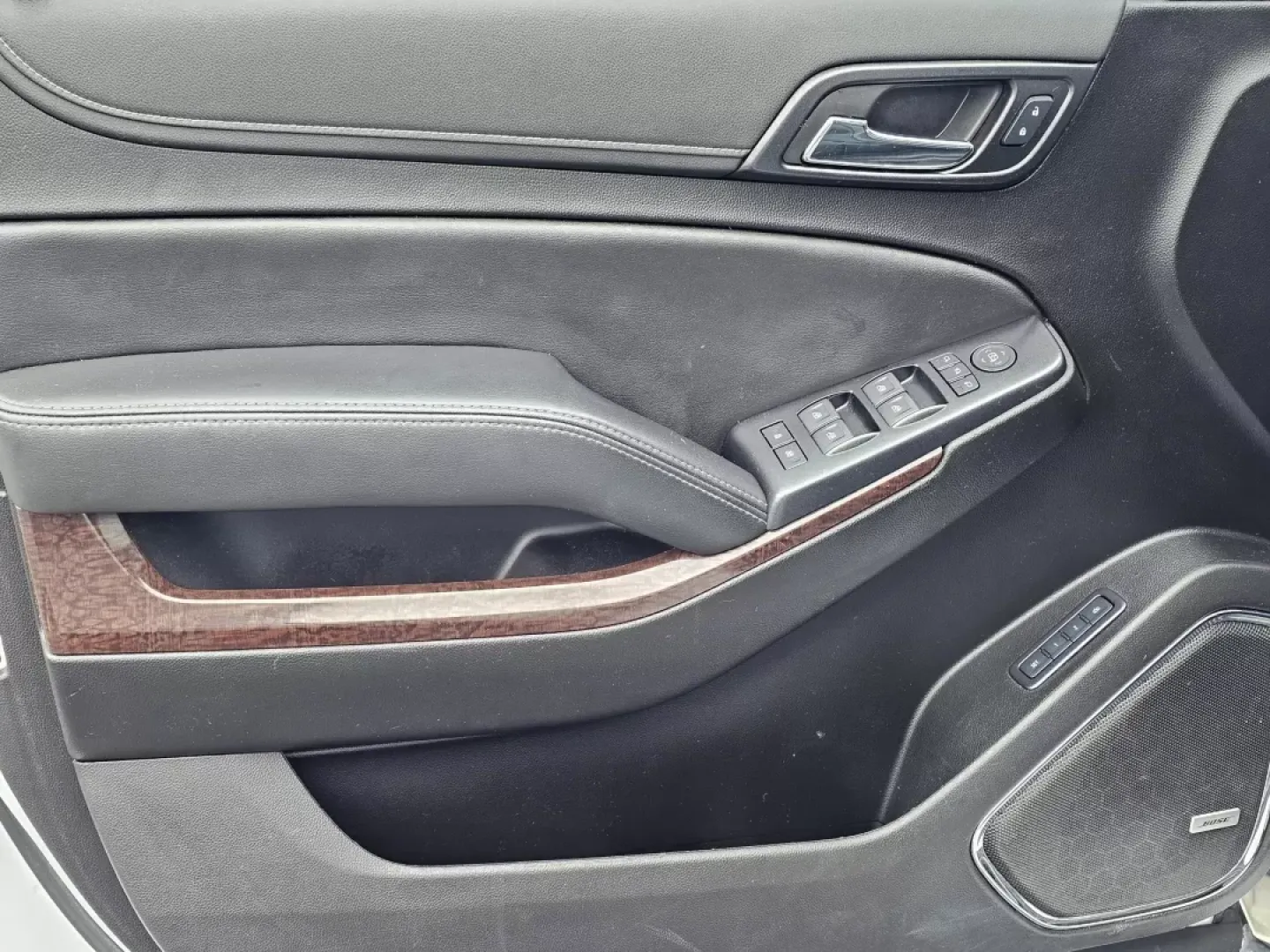 2020 /Jet Black GMC Yukon SLT (1GKS2BKCXLR) with an Other engine, located at 804 22nd Ave, Phenix City, AL, 36870, (334) 297-1860, 32.484749, -85.024475 - Embark on your next family adventure or tackle daily commutes with confidence in this stunning 2020 GMC Yukon SLT, now available at Gils Auto in Phenix City, AL. Whether you're shuttling kids to school, planning a weekend getaway, or simply need a reliable vehicle for your daily travels, this SUV is - Photo#8