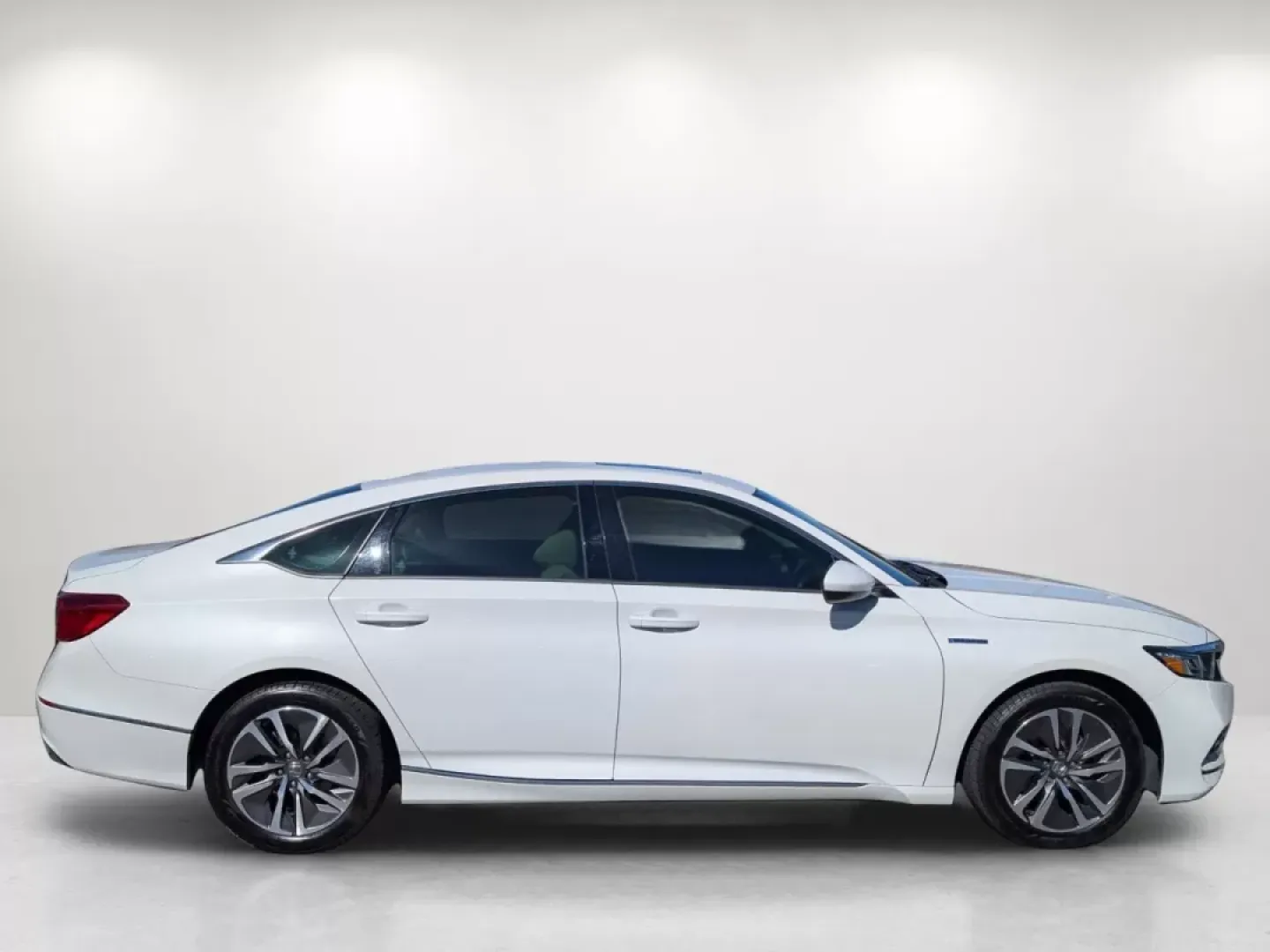 2020 Honda Accord Hybrid EX (1HGCV3F4XLA) with an Other engine, located at 804 22nd Ave, Phenix City, AL, 36870, (334) 297-1860, 32.484749, -85.024475 - **Unleash Your Adventures with the 2020 Honda Accord Hybrid EX at Gils Auto!**<br /> <br /> Are you searching for a versatile vehicle that fits seamlessly into your dynamic lifestyle? The 2020 Honda Accord Hybrid EX is the perfect companion for both the daily commuter and the weekend explorer. With - Photo#3