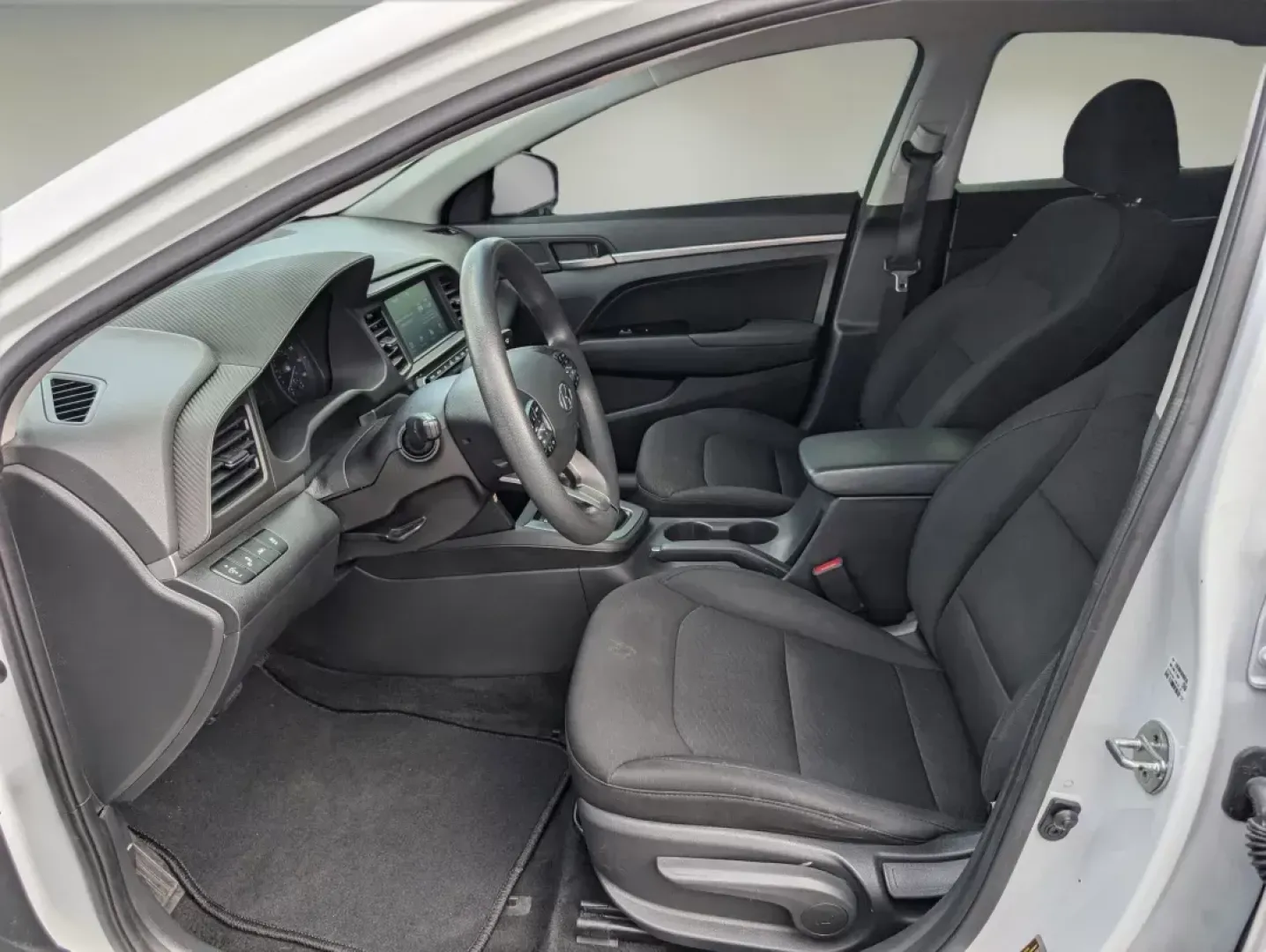 2020 /Black Hyundai Elantra SEL (5NPD84LF8LH) with an Regular Unleaded I-4 2.0 L/122 engine, 1-Speed CVT w/OD transmission, located at 1430 Gateway Drive, Opelika, AL, 36801, (334) 239-0944, 32.637871, -85.409790 - 2020 Hyundai Elantra SEL - Photo#9