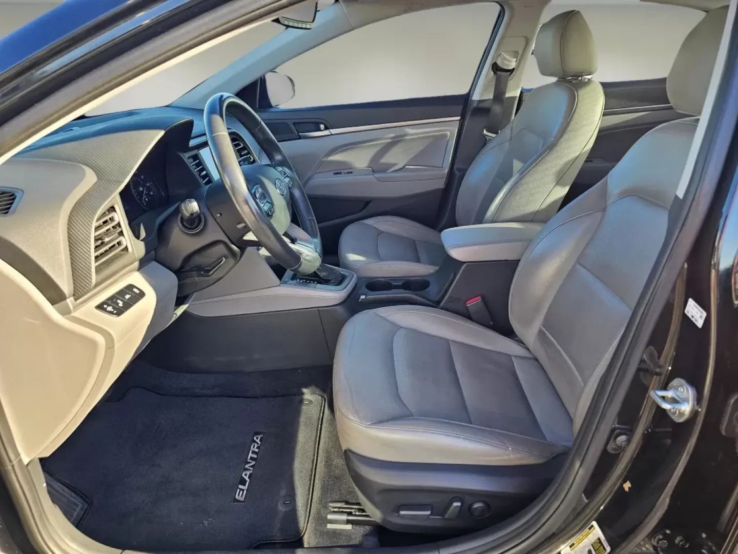 2020 /Gray Hyundai Elantra Limited (5NPD84LF5LH) with an Other engine, located at 1430 Gateway Drive, Opelika, AL, 36801, (334) 239-0944, 32.637871, -85.409790 - **Drive Your Future with the 2020 Hyundai Elantra Limited Perfect for Everyday Adventures!**<br /> <br /> Are you ready to elevate your daily commute or weekend getaway? Look no further than the stunning 2020 Hyundai Elantra Limited, now available at Gils Auto, your trusted Buy Here Pay Here dealer - Photo#9