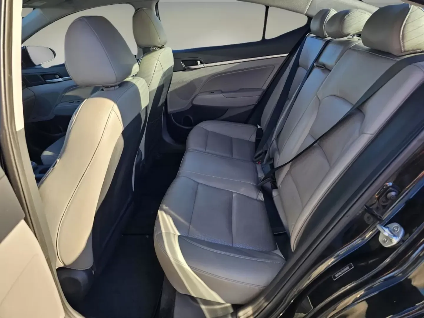 2020 /Gray Hyundai Elantra Limited (5NPD84LF5LH) with an Other engine, located at 1430 Gateway Drive, Opelika, AL, 36801, (334) 239-0944, 32.637871, -85.409790 - **Drive Your Future with the 2020 Hyundai Elantra Limited Perfect for Everyday Adventures!**<br /> <br /> Are you ready to elevate your daily commute or weekend getaway? Look no further than the stunning 2020 Hyundai Elantra Limited, now available at Gils Auto, your trusted Buy Here Pay Here dealer - Photo#14