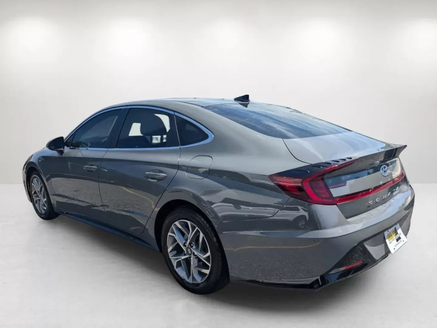 2020 /Dark Gray Hyundai Sonata SEL (5NPEL4JA3LH) with an Other engine, located at 521 Old Farm Lane Rd, Prattville, AL, 36066, (334) 325-1505, 32.482460, -86.416367 - **Discover a New Level of Comfort and Style with the 2020 Hyundai Sonata SEL at Gils Auto Opelika!**<br /> <br /> Are you in the market for a vehicle that perfectly balances style, performance, and safety? Look no further than the 2020 Hyundai Sonata SEL, now available at Gils Auto located at 1430 - Photo#6