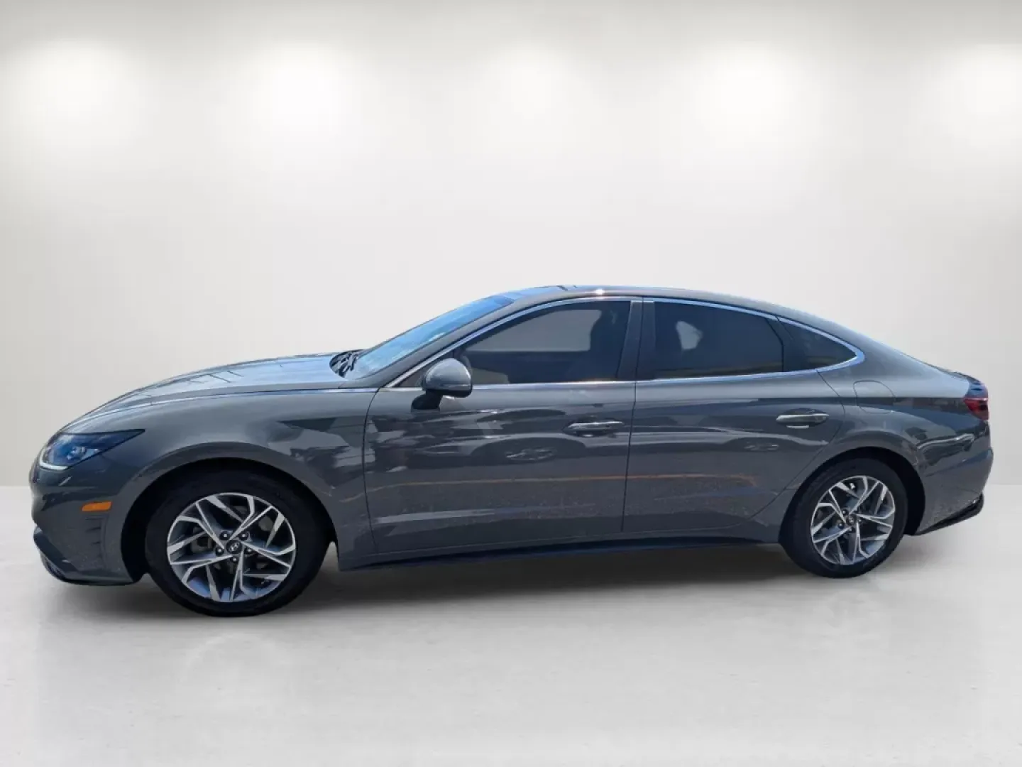 2020 /Dark Gray Hyundai Sonata SEL (5NPEL4JA3LH) with an Other engine, located at 521 Old Farm Lane Rd, Prattville, AL, 36066, (334) 325-1505, 32.482460, -86.416367 - **Discover a New Level of Comfort and Style with the 2020 Hyundai Sonata SEL at Gils Auto Opelika!**<br /> <br /> Are you in the market for a vehicle that perfectly balances style, performance, and safety? Look no further than the 2020 Hyundai Sonata SEL, now available at Gils Auto located at 1430 - Photo#7