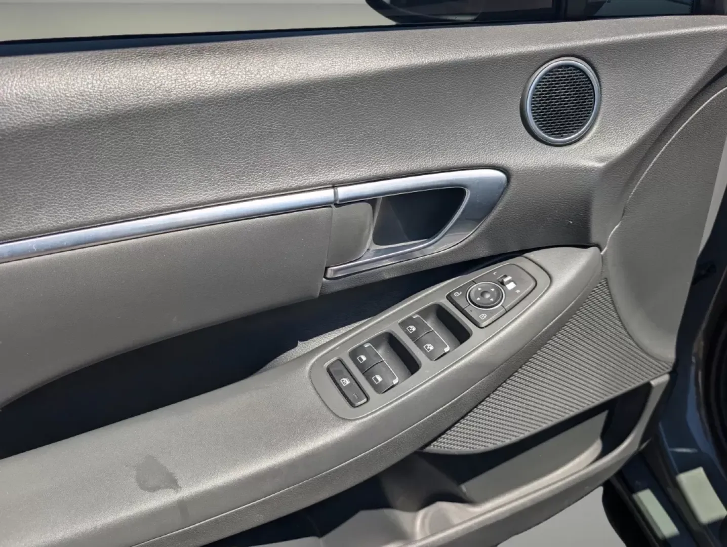 2020 /Dark Gray Hyundai Sonata SEL (5NPEL4JA3LH) with an Other engine, located at 521 Old Farm Lane Rd, Prattville, AL, 36066, (334) 325-1505, 32.482460, -86.416367 - **Discover a New Level of Comfort and Style with the 2020 Hyundai Sonata SEL at Gils Auto Opelika!**<br /> <br /> Are you in the market for a vehicle that perfectly balances style, performance, and safety? Look no further than the 2020 Hyundai Sonata SEL, now available at Gils Auto located at 1430 - Photo#8