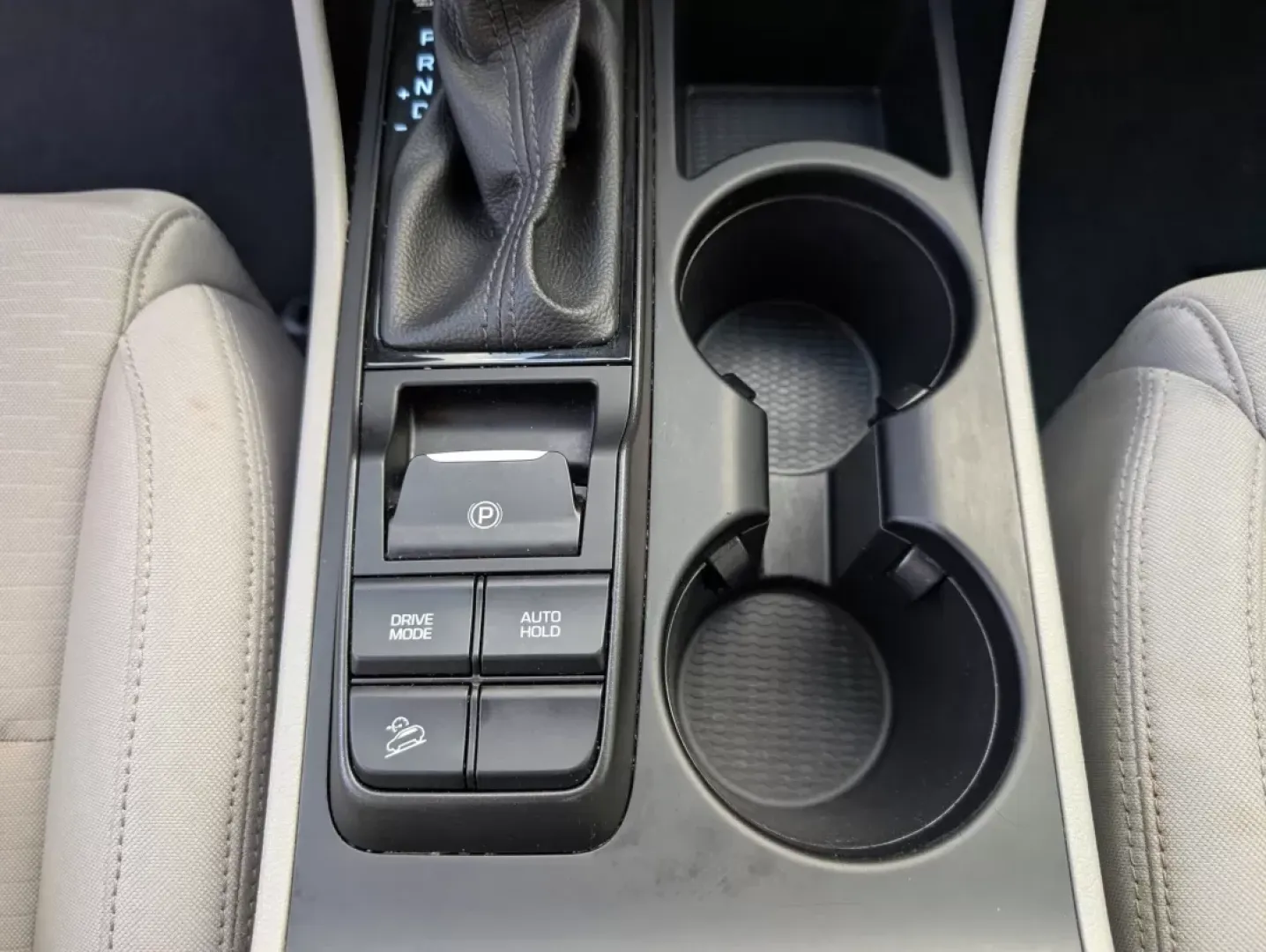 2020 /Gray Hyundai Tucson Value (KM8J3CA44LU) with an Other engine, located at 1430 Gateway Drive, Opelika, AL, 36801, (334) 239-0944, 32.637871, -85.409790 - **Discover Your Next Adventure with the 2020 Hyundai Tucson at Gils Auto - Phenix City!**<br /> <br /> Are you ready to elevate your driving experience? Whether you're navigating the bustling streets of Phenix City or embarking on a weekend getaway, the 2020 Hyundai Tucson is perfect for every lifes - Photo#12