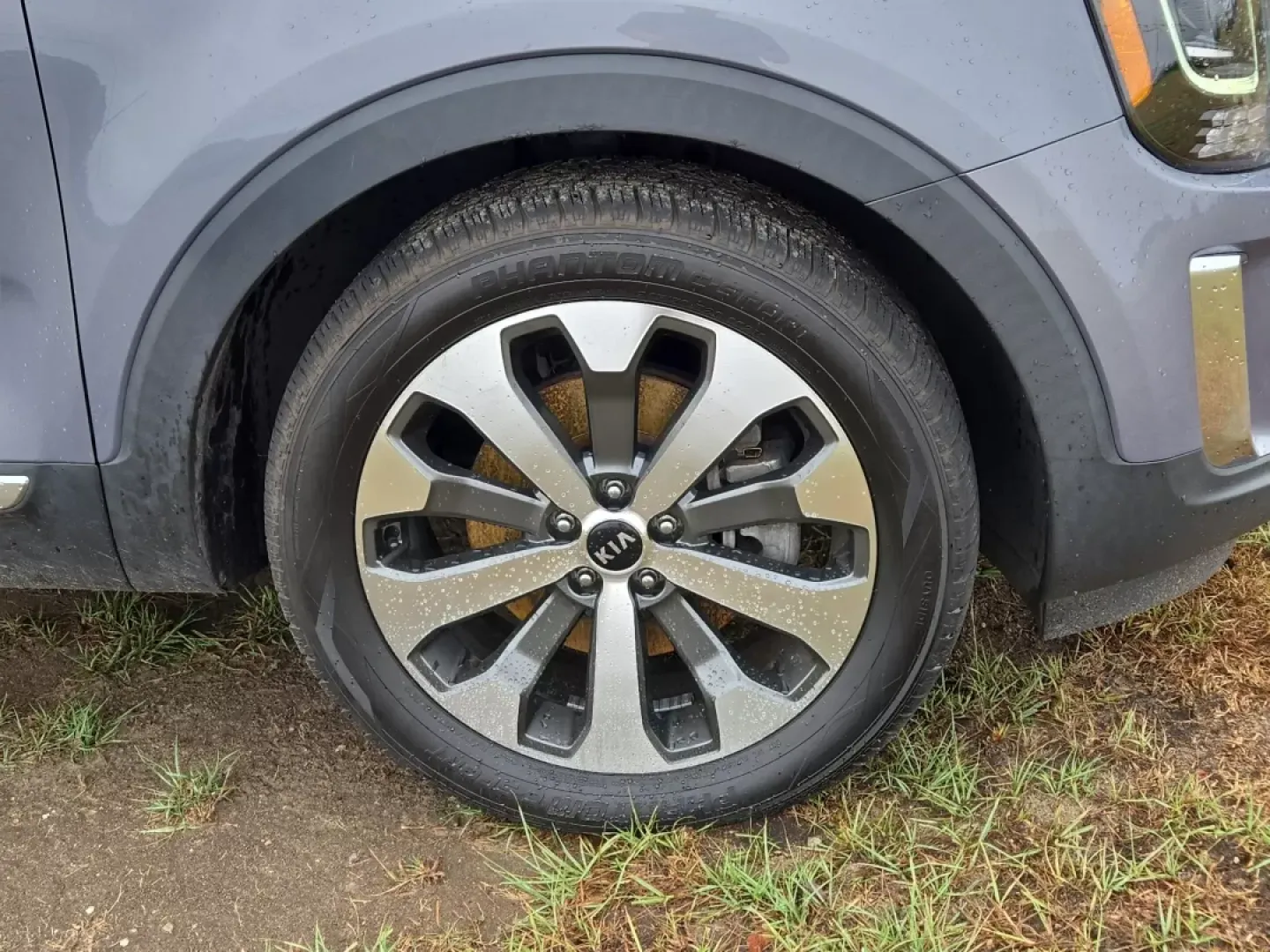 2020 /Black Kia Telluride S (5XYP64HC7LG) with an Other engine, located at 3959 U.S. 80 W, Phenix City, AL, 36870, (334) 297-4885, 32.469296, -85.135185 - Are you ready to elevate your family adventures or streamline your daily commute? Look no further than this impressive 2020 Kia Telluride S, available now at Gils Auto in Phenix City, AL. With its spacious 8-passenger seating and versatile features, this SUV is perfect for growing families, weekend - Photo#4