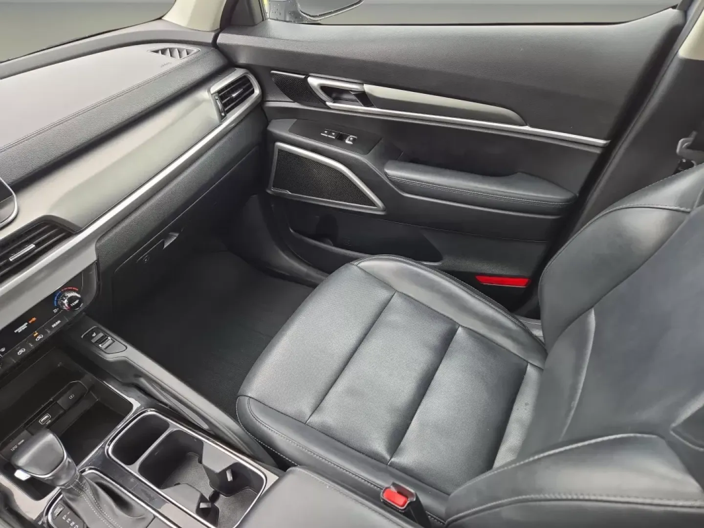 2020 /Black Kia Telluride S (5XYP64HC7LG) with an Other engine, located at 3959 U.S. 80 W, Phenix City, AL, 36870, (334) 297-4885, 32.469296, -85.135185 - Are you ready to elevate your family adventures or streamline your daily commute? Look no further than this impressive 2020 Kia Telluride S, available now at Gils Auto in Phenix City, AL. With its spacious 8-passenger seating and versatile features, this SUV is perfect for growing families, weekend - Photo#15