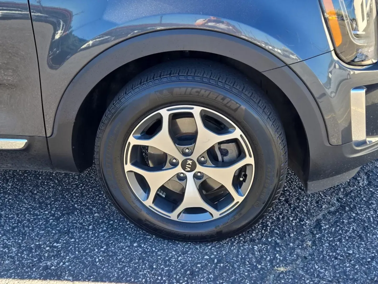 2020 /Black Kia Telluride EX (5XYP34HC5LG) with an Other engine, located at 5115 14th Ave., Columbus, GA, 31904, (706) 323-0345, 32.511494, -84.971046 - **Discover the Perfect Family SUV: 2020 Kia Telluride EX at Gils Auto - Phenix City!**<br /> <br /> Are you on the lookout for a versatile and spacious SUV that can accommodate your growing family while also providing a comfortable ride for your daily commutes? The 2020 Kia Telluride EX is the ideal - Photo#15