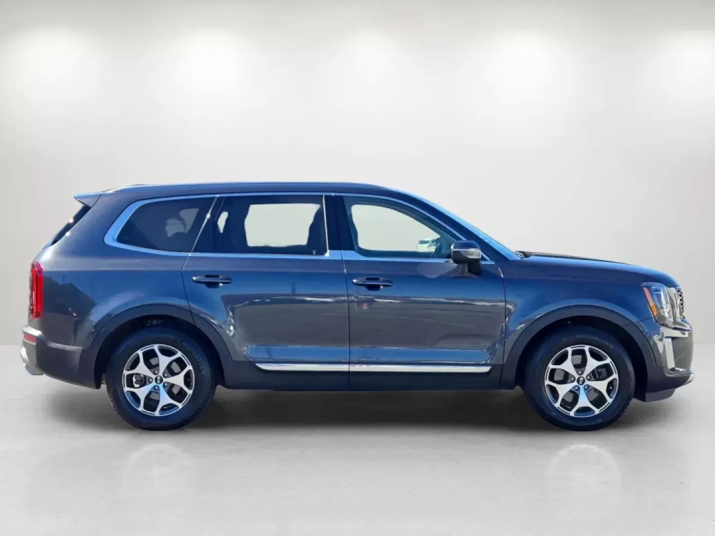 2020 /Black Kia Telluride EX (5XYP34HC5LG) with an Other engine, located at 5115 14th Ave., Columbus, GA, 31904, (706) 323-0345, 32.511494, -84.971046 - **Discover the Perfect Family SUV: 2020 Kia Telluride EX at Gils Auto - Phenix City!**<br /> <br /> Are you on the lookout for a versatile and spacious SUV that can accommodate your growing family while also providing a comfortable ride for your daily commutes? The 2020 Kia Telluride EX is the ideal - Photo#16