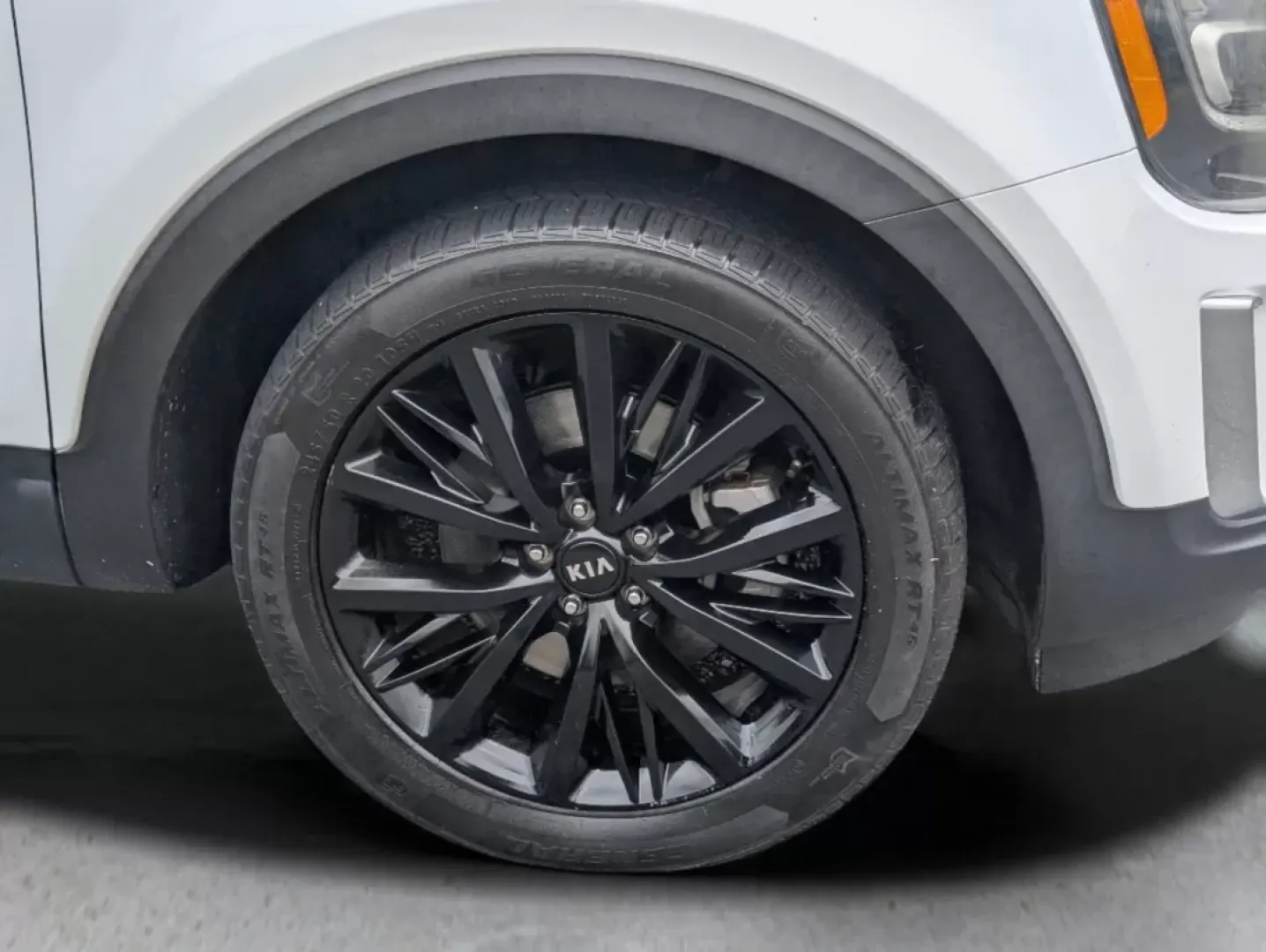 2020 /Black Kia Telluride SX (5XYP5DHC4LG) with an Other engine, located at 1430 Gateway Drive, Opelika, AL, 36801, (334) 239-0944, 32.637871, -85.409790 - Discover the perfect blend of luxury and practicality with this **2020 Kia Telluride SX**, available now at **Gils Auto** in Phenix City, AL. Imagine hitting the road for unforgettable family adventures in this spacious and stylish SUV, designed to accommodate everyone comfortably while turning head - Photo#7