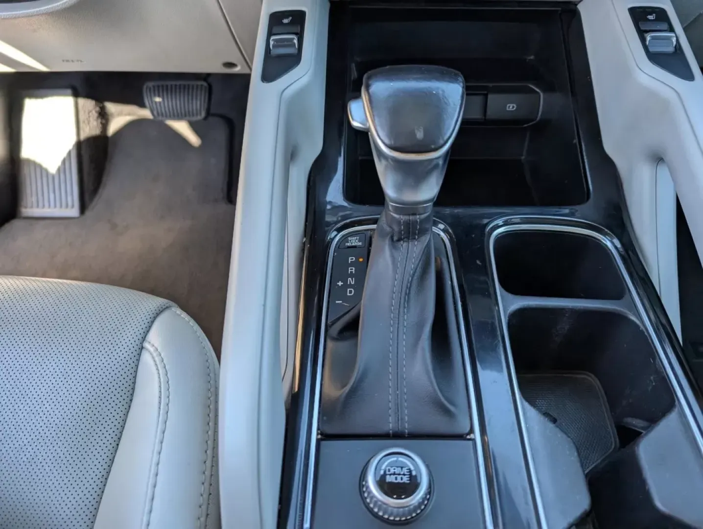 2020 /Gray Kia Telluride S (5XYP64HC6LG) with an Other engine, located at 804 22nd Ave, Phenix City, AL, 36870, (334) 297-1860, 32.484749, -85.024475 - **Elevate Your Family Adventures with the 2020 Kia Telluride S at Gils Auto!**<br /> <br /> Searching for a reliable, spacious SUV that seamlessly fits into your family's active lifestyle? Look no further than the stunning 2020 Kia Telluride S, available now at Gils Auto in Phenix City, AL. This met - Photo#14