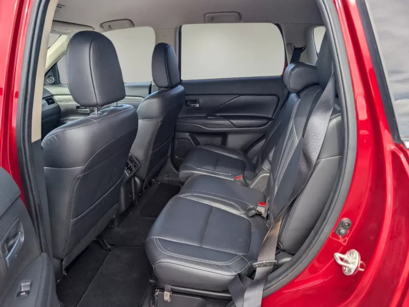 2020 Mitsubishi Outlander SEL (JA4AZ3A35LZ) with an Other engine, located at 521 Old Farm Lane Rd, Prattville, AL, 36066, (334) 325-1505, 32.482460, -86.416367 - **Adventure Awaits with This 2020 Mitsubishi Outlander SEL Perfect for Family Road Trips or Daily Commuting!**<br /> <br /> Are you ready to elevate your driving experience? The 2020 Mitsubishi Outlander SEL is the ideal SUV for families and adventurers alike, blending comfort, versatility, and cut - Photo#10