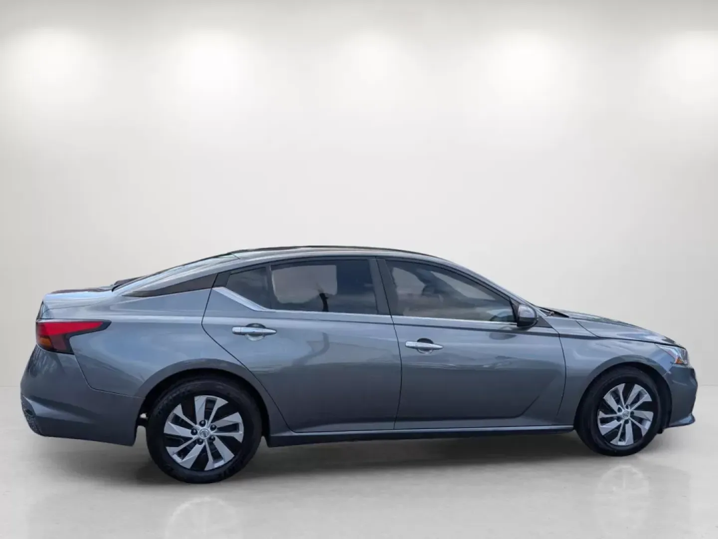 2020 /Charcoal Nissan Altima 2.5 S (1N4BL4BVXLC) with an Other engine, located at 3959 U.S. 80 W, Phenix City, AL, 36870, (334) 297-4885, 32.469296, -85.135185 - Looking for the perfect sedan that seamlessly combines style, comfort, and reliability? Look no further than this 2020 Nissan Altima 2.5 S, ideal for budget-conscious buyers and those seeking a dependable daily driver. Whether you're navigating the bustling streets of Phenix City or embarking on a w - Photo#3