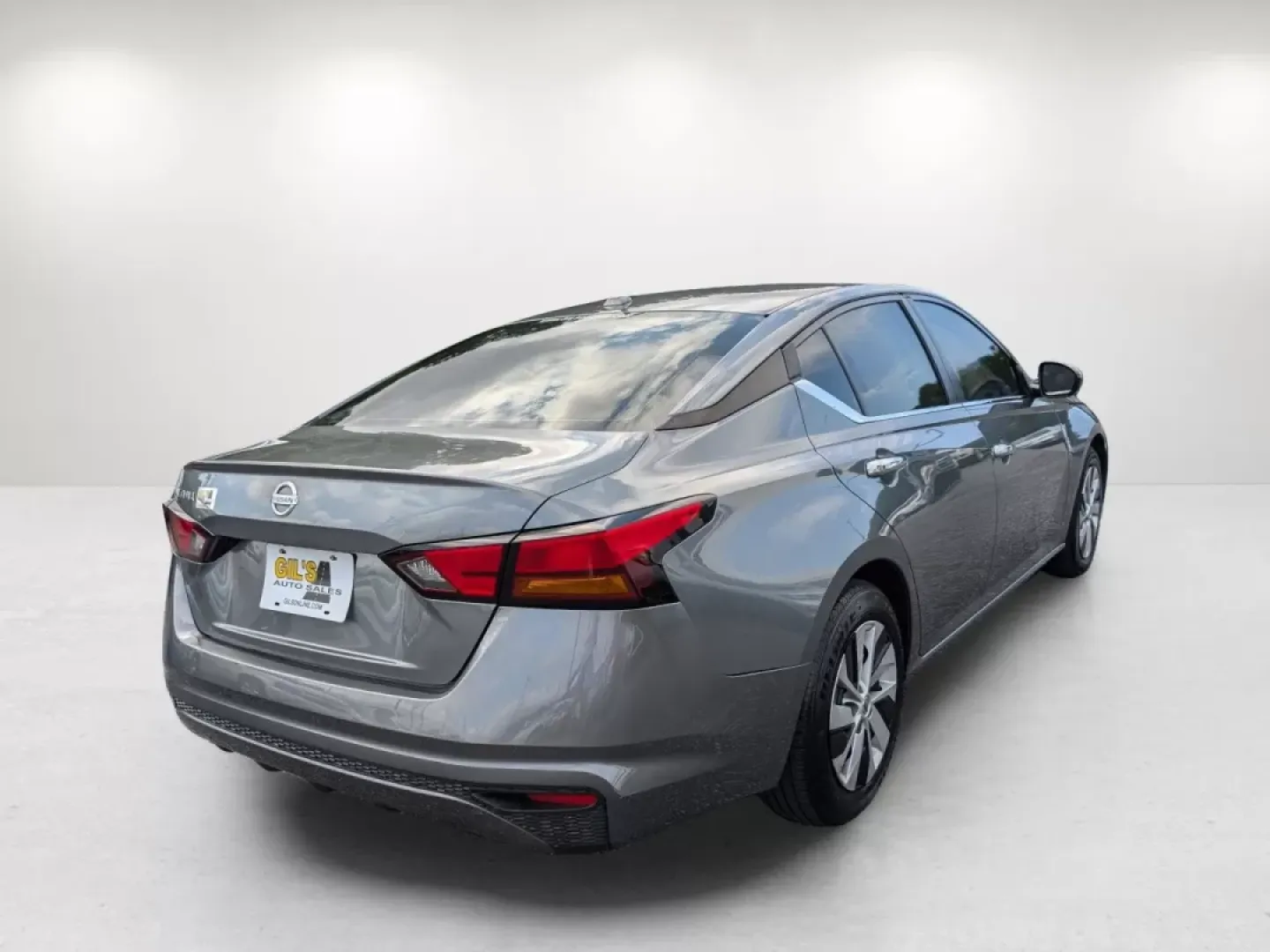 2020 /Charcoal Nissan Altima 2.5 S (1N4BL4BVXLC) with an Other engine, located at 3959 U.S. 80 W, Phenix City, AL, 36870, (334) 297-4885, 32.469296, -85.135185 - Looking for the perfect sedan that seamlessly combines style, comfort, and reliability? Look no further than this 2020 Nissan Altima 2.5 S, ideal for budget-conscious buyers and those seeking a dependable daily driver. Whether you're navigating the bustling streets of Phenix City or embarking on a w - Photo#4