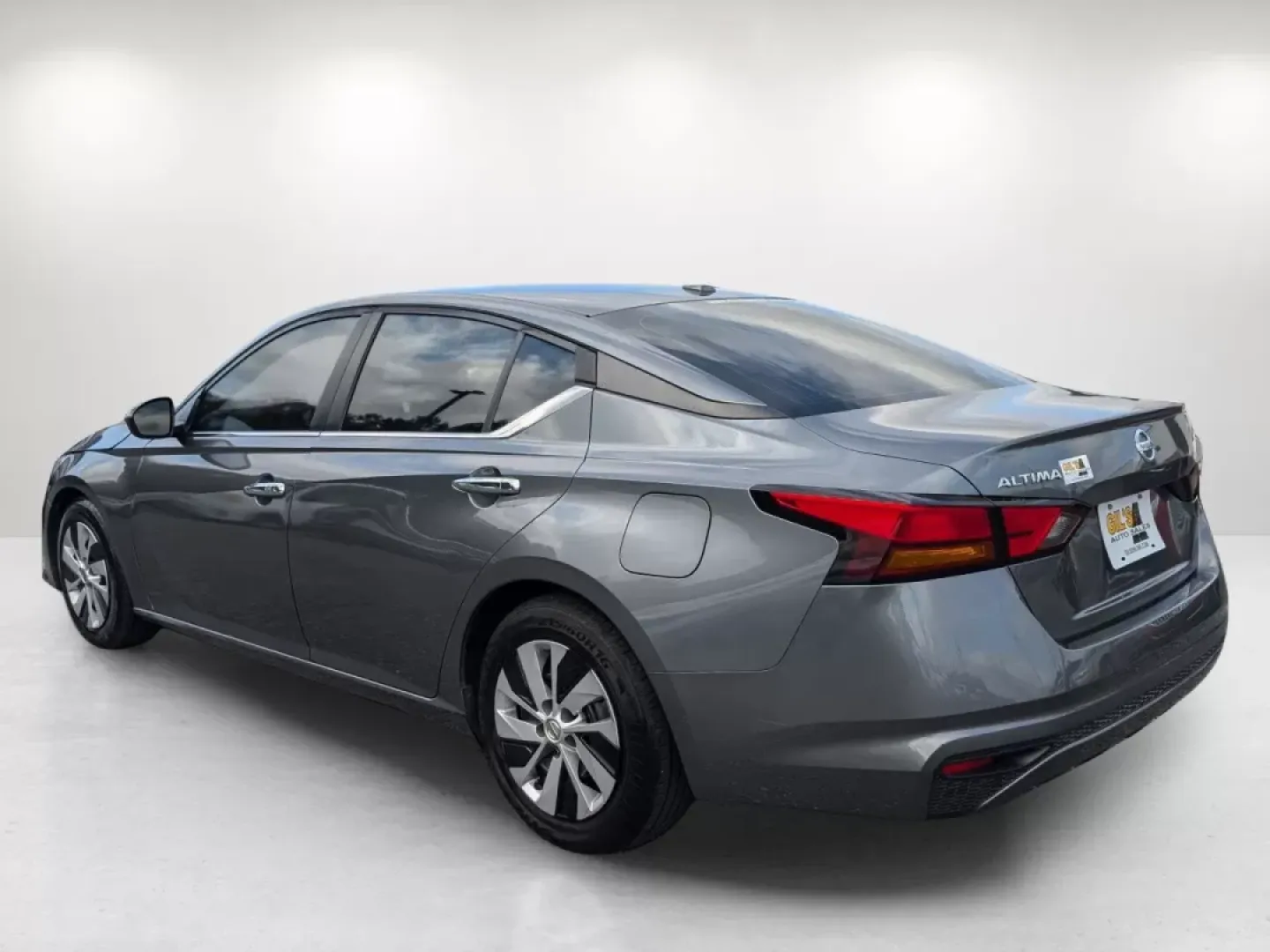 2020 /Charcoal Nissan Altima 2.5 S (1N4BL4BVXLC) with an Other engine, located at 3959 U.S. 80 W, Phenix City, AL, 36870, (334) 297-4885, 32.469296, -85.135185 - Looking for the perfect sedan that seamlessly combines style, comfort, and reliability? Look no further than this 2020 Nissan Altima 2.5 S, ideal for budget-conscious buyers and those seeking a dependable daily driver. Whether you're navigating the bustling streets of Phenix City or embarking on a w - Photo#6