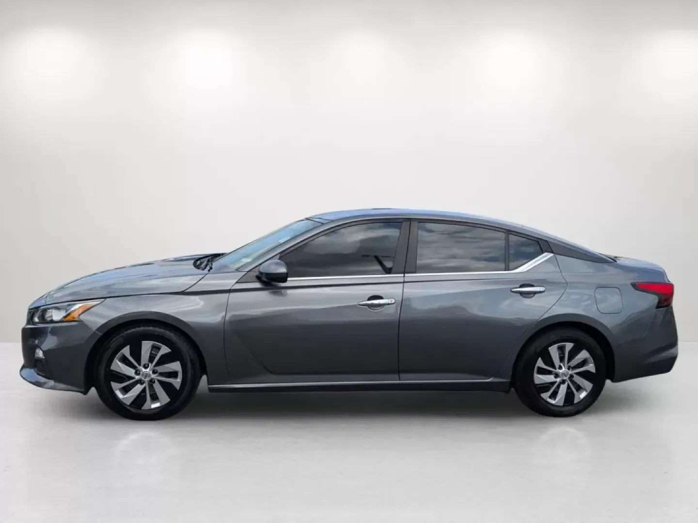 2020 /Charcoal Nissan Altima 2.5 S (1N4BL4BVXLC) with an Other engine, located at 3959 U.S. 80 W, Phenix City, AL, 36870, (334) 297-4885, 32.469296, -85.135185 - Looking for the perfect sedan that seamlessly combines style, comfort, and reliability? Look no further than this 2020 Nissan Altima 2.5 S, ideal for budget-conscious buyers and those seeking a dependable daily driver. Whether you're navigating the bustling streets of Phenix City or embarking on a w - Photo#7