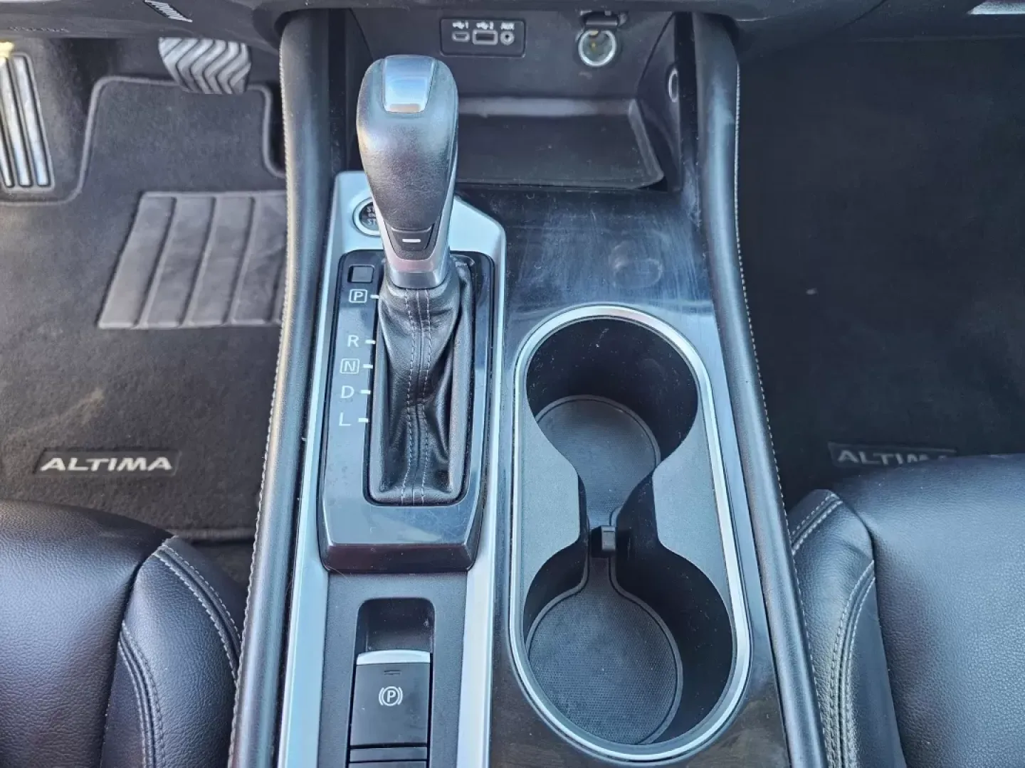 2020 /Charcoal Nissan Altima 2.0 Platinum (1N4AL4FV3LC) with an Other engine, located at 1430 Gateway Drive, Opelika, AL, 36801, (334) 239-0944, 32.637871, -85.409790 - **Experience the 2020 Nissan Altima 2.0 Platinum: Your Ideal Sedan for Modern Living!**<br /> <br /> Are you searching for a vehicle that perfectly combines style, reliability, and modern features? Look no further than the stunning 2020 Nissan Altima 2.0 Platinum, available now at Gils Auto in Opeli - Photo#16