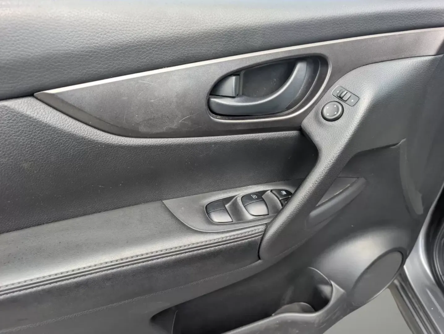 2020 /Charcoal Nissan Rogue S (JN1BJ1CV6LW) with an Other engine, located at 3959 U.S. 80 W, Phenix City, AL, 36870, (334) 297-4885, 32.469296, -85.135185 - 2020 Nissan Rogue S - Photo#8