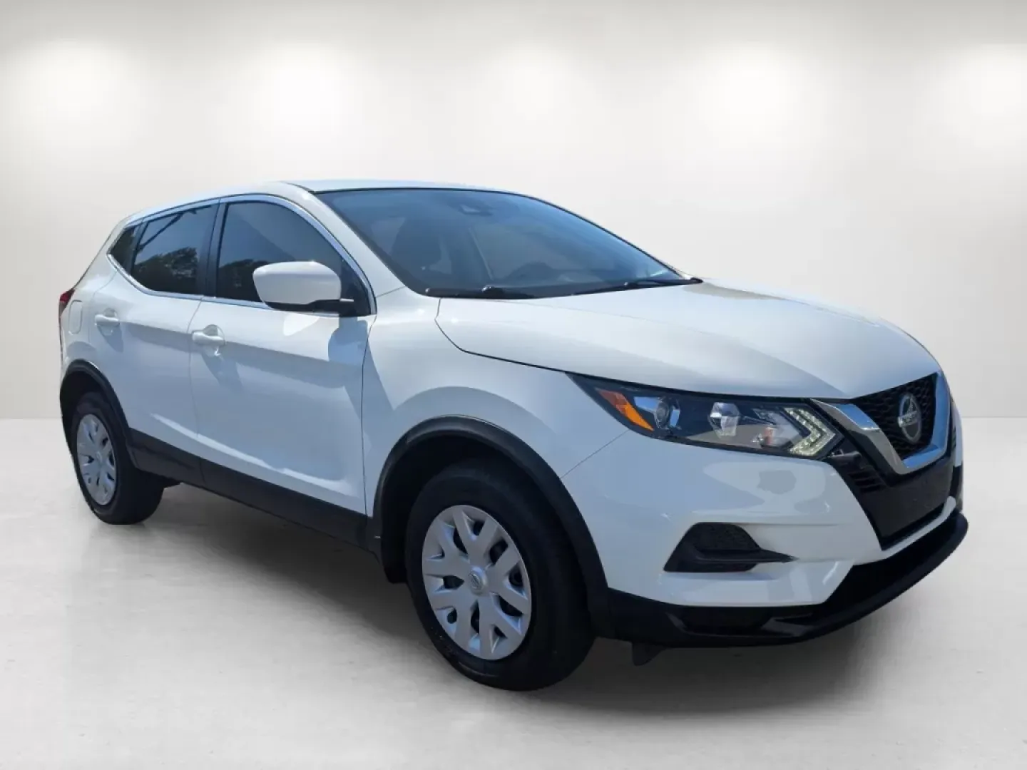 2020 /Charcoal Nissan Rogue S (JN1BJ1CV8LW) with an Other engine, located at 1430 Gateway Drive, Opelika, AL, 36801, (334) 239-0944, 32.637871, -85.409790 - Explore the perfect blend of adventure and practicality with this 2020 Nissan Rogue S, now available at Gils Auto in Phenix City, AL. Whether you're a growing family looking for a reliable SUV for school runs or weekend getaways, or a budget-conscious buyer needing a dependable vehicle, this Rogue i - Photo#2